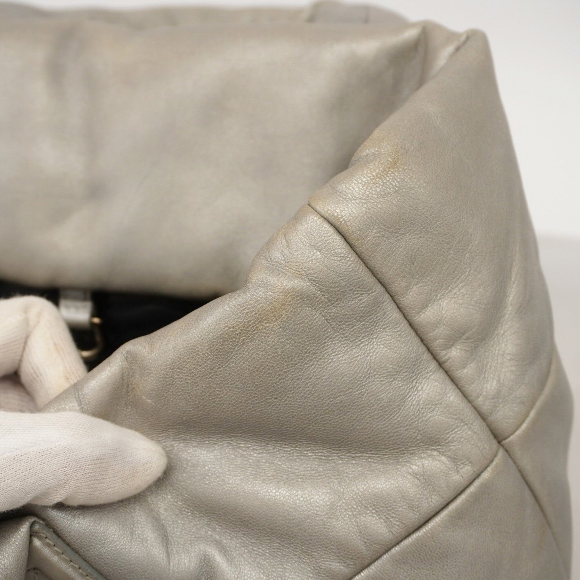 Chanel Gray Leather Tote Bag (Pre-Owned)