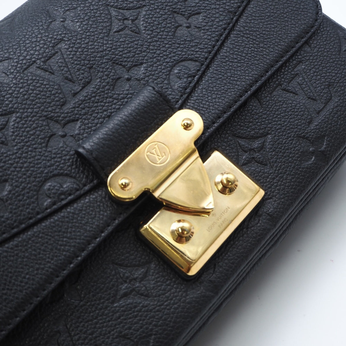 Louis Vuitton Black Leather Shoulder Bag (Pre-Owned)