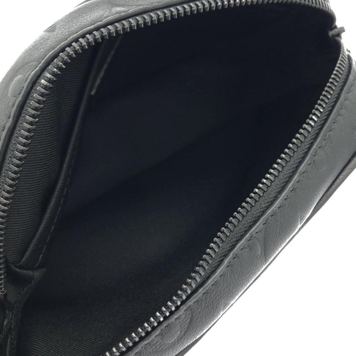 Louis Vuitton Black Leather Shoulder Bag (Pre-Owned)