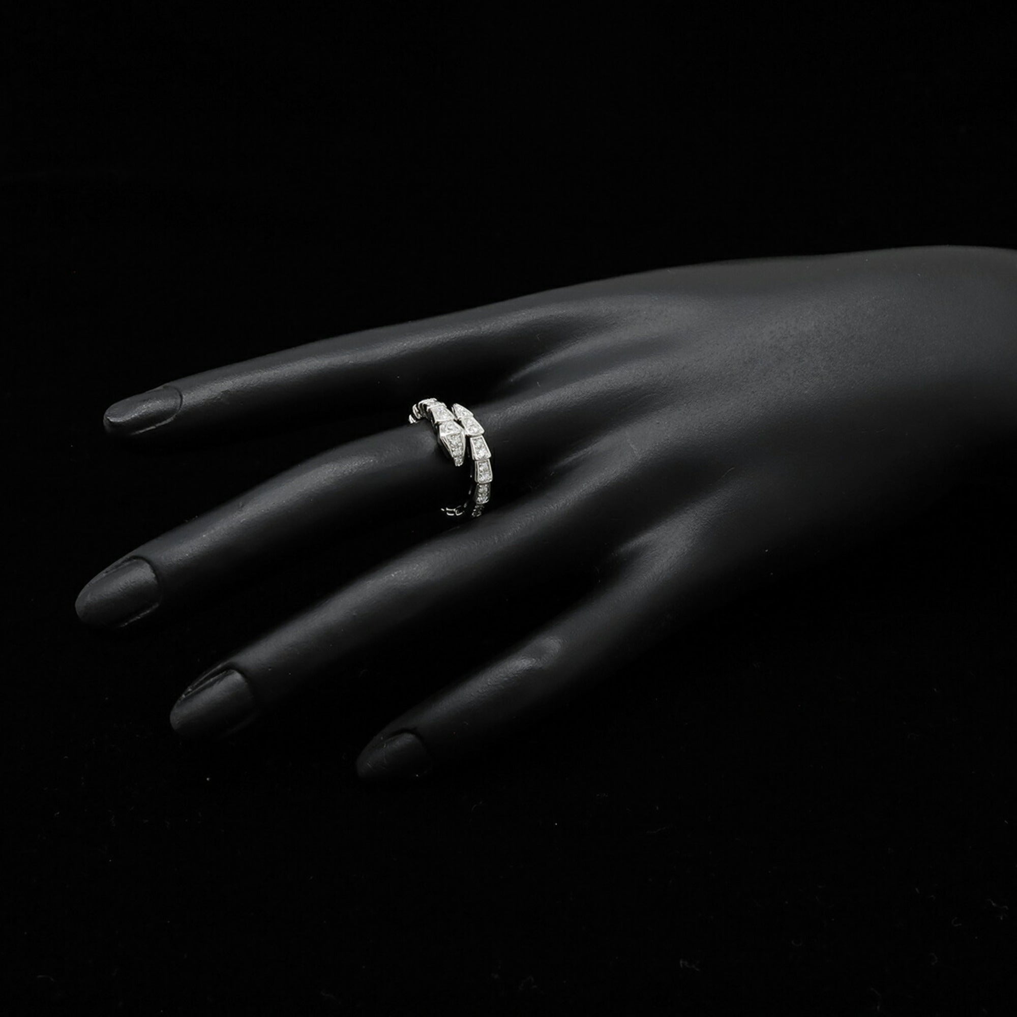 Bvlgari Serpenti White White Gold (18K) Band Ring (Pre-Owned)