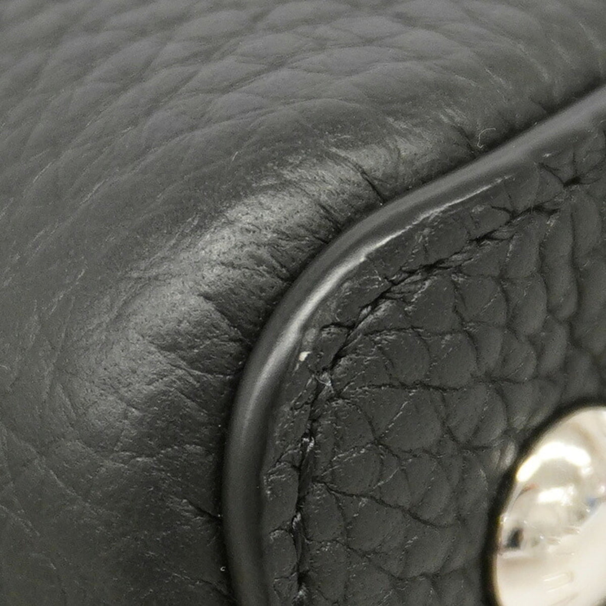 Louis Vuitton Noir Handbag (Pre-Owned)