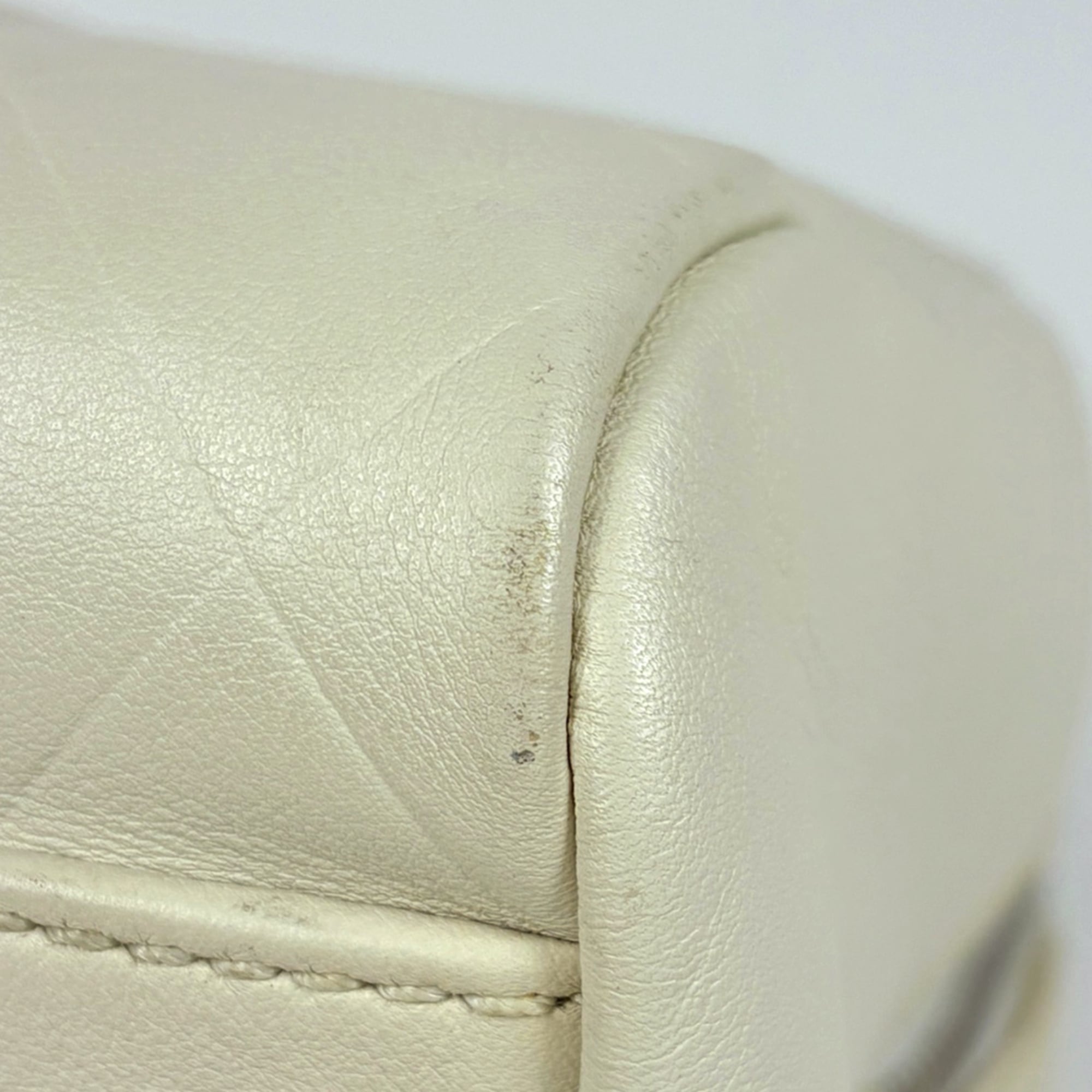 Chanel Ivory Leather Handbag (Pre-Owned)