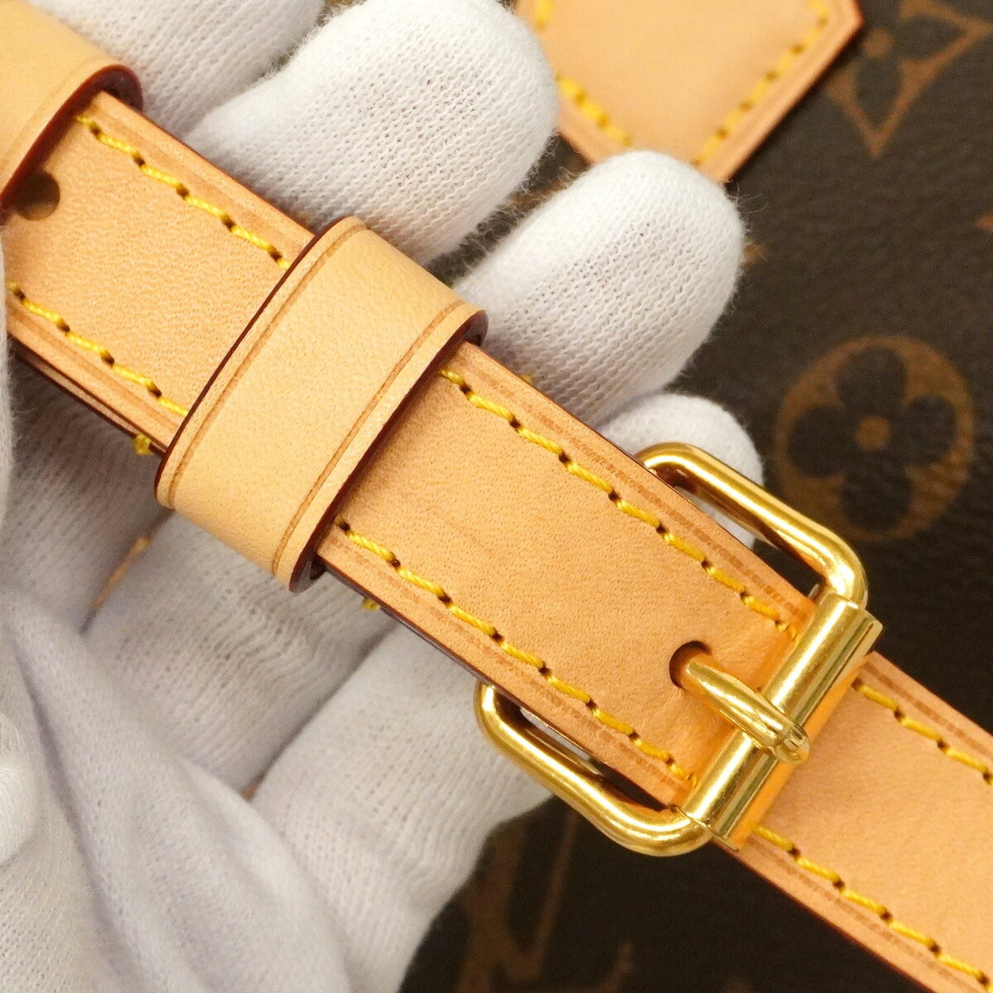 Louis Vuitton Brown Handbag (Pre-Owned)