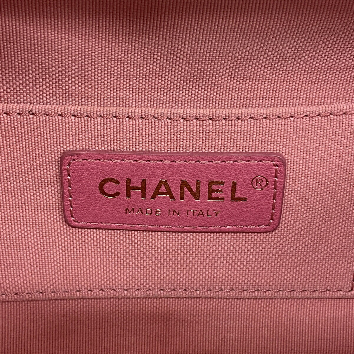 Chanel White Leather Shoulder Bag (Pre-Owned)