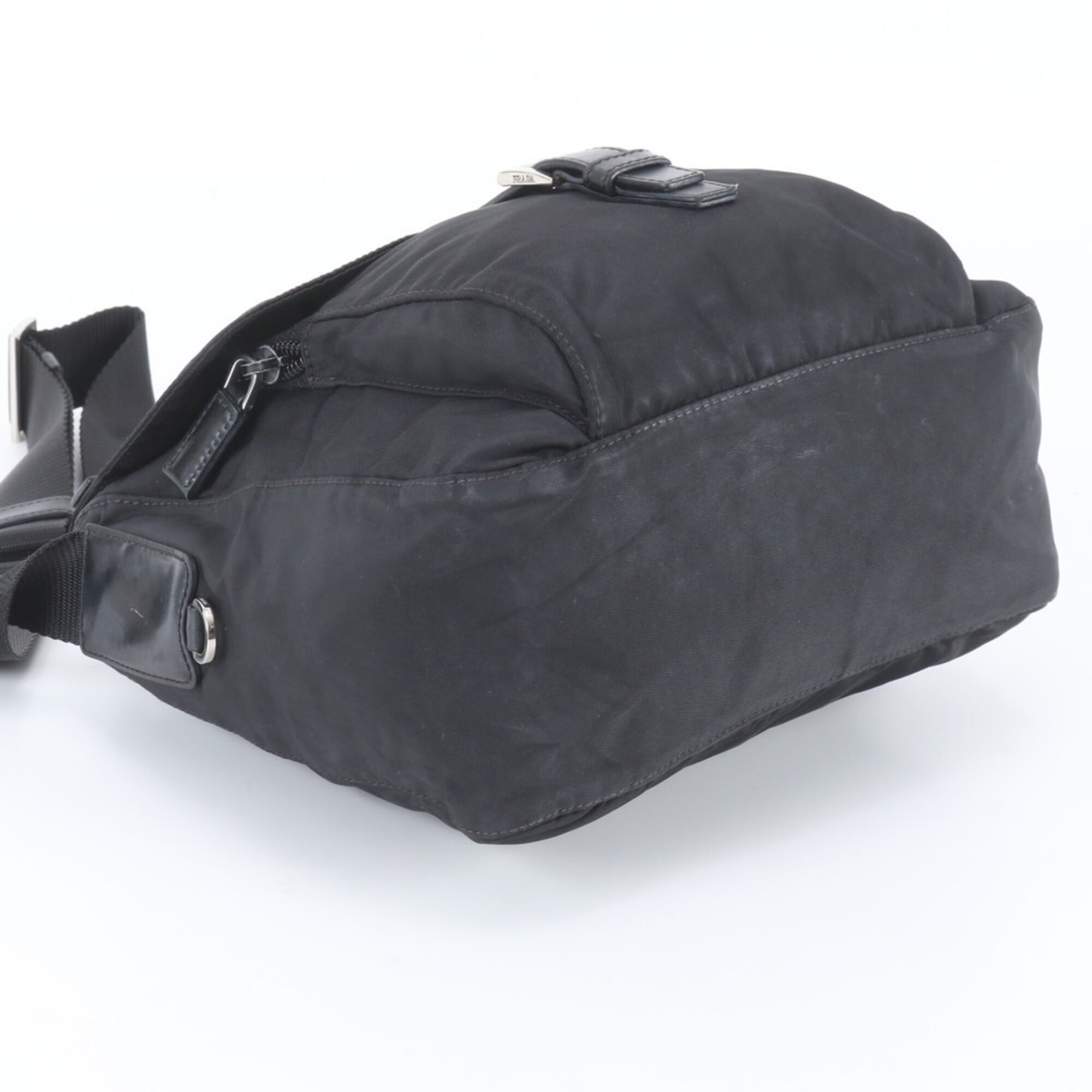 Prada Black Leather Nylon Messenger Bag Shoulder Bag (Pre-Owned)