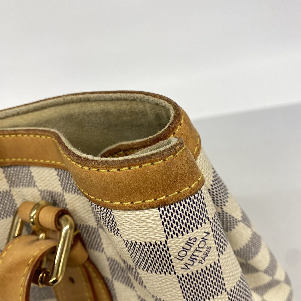 Louis Vuitton White Tote Bag (Pre-Owned)
