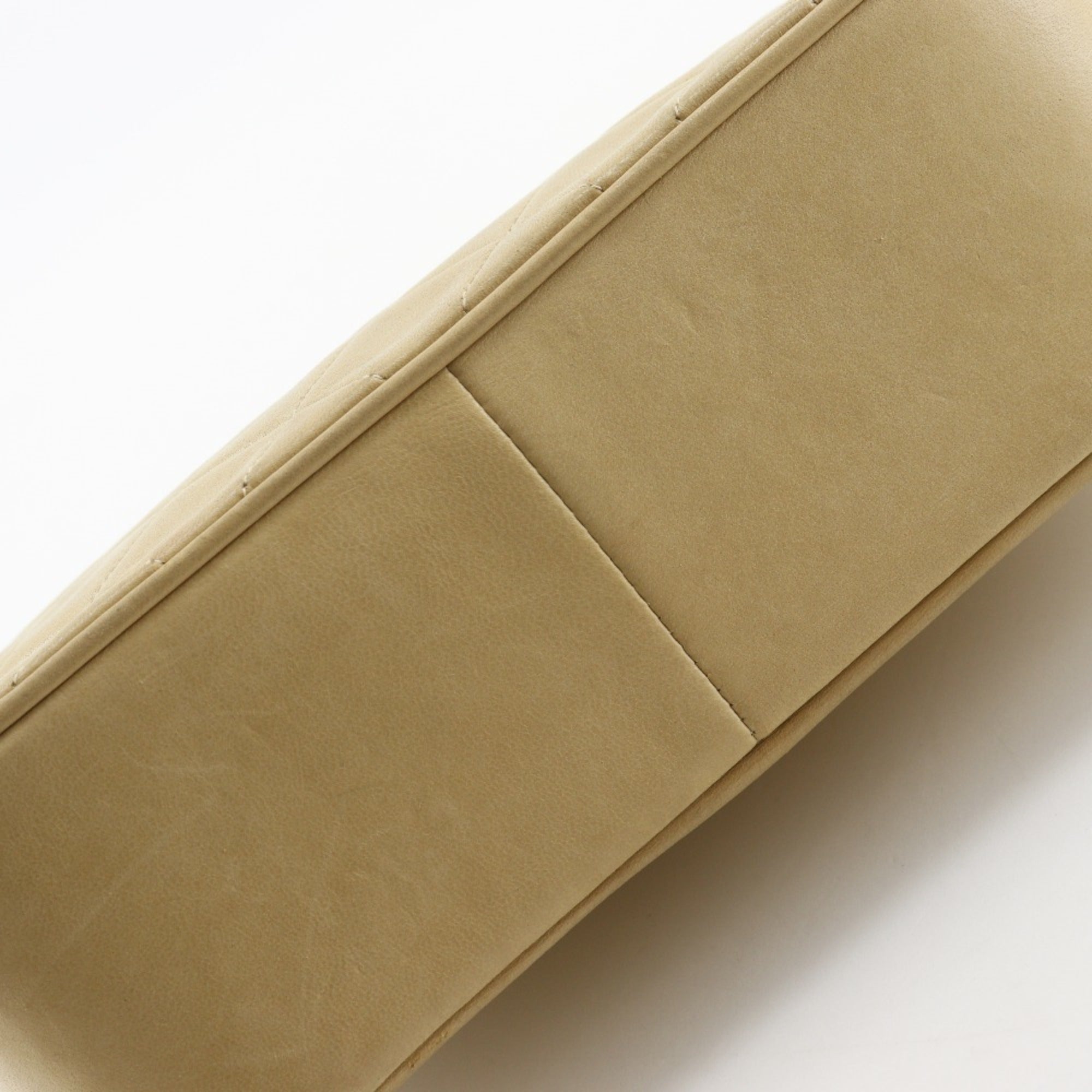 Chanel Beige Leather Shoulder Bag (Pre-Owned)