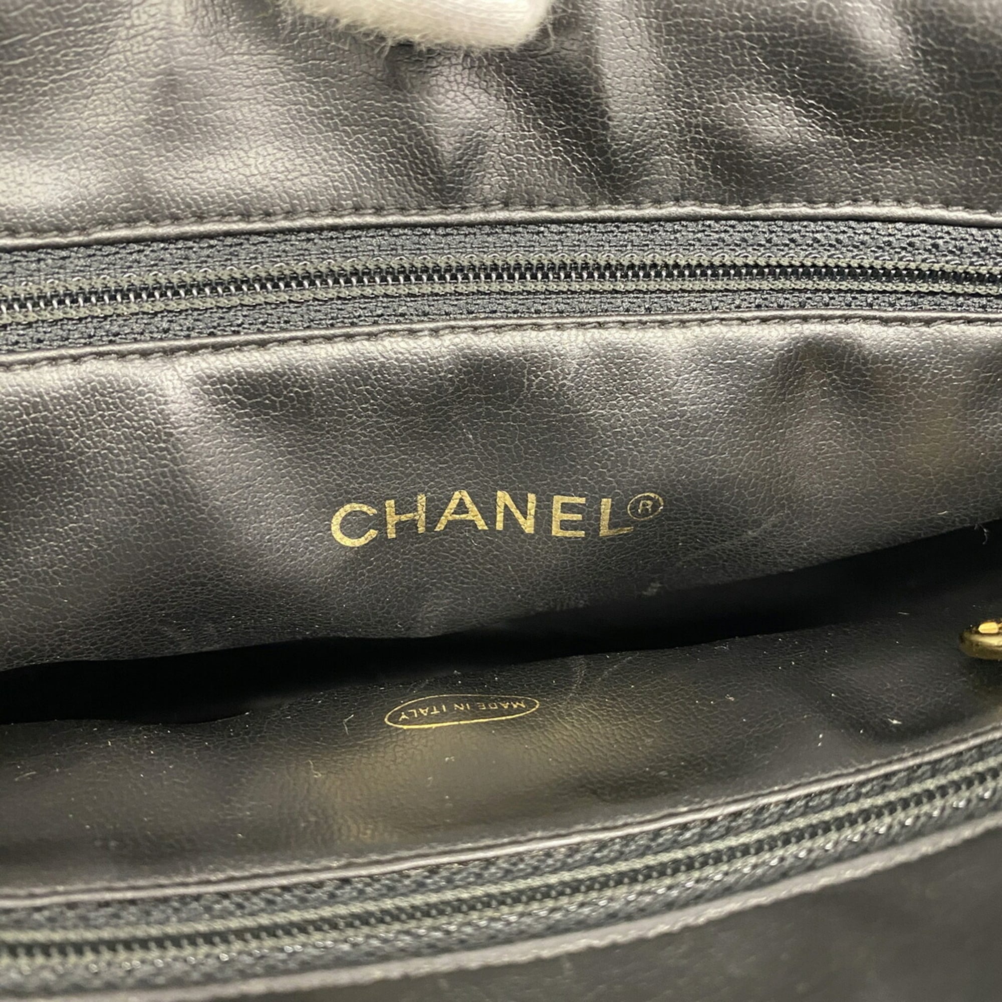 Chanel Black Grained Calfskin Shoulder Bag (Pre-Owned)