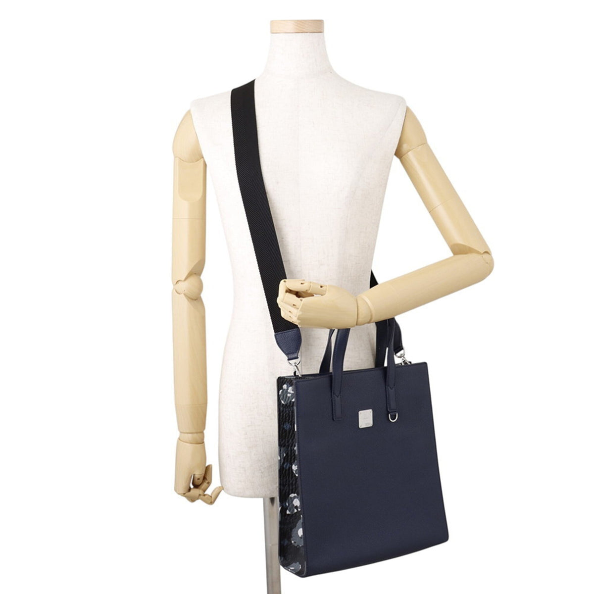 Mcm Navy Leather Handbag Tote Bag (Pre-Owned)