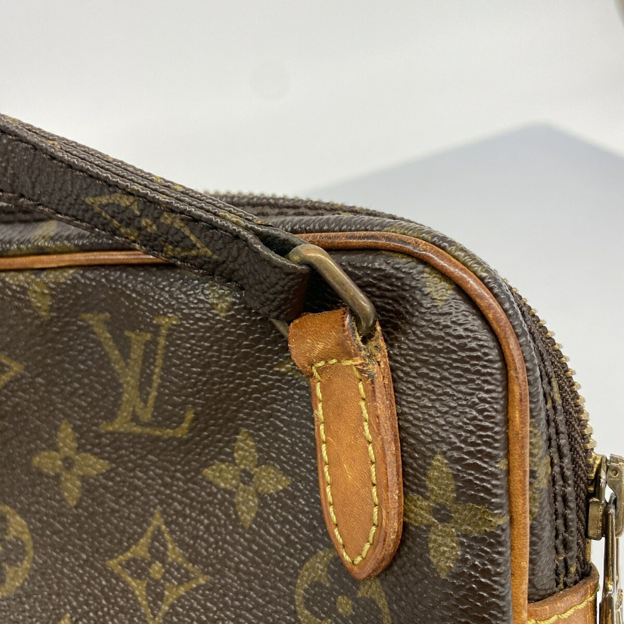 Louis Vuitton Brown Shoulder Bag (Pre-Owned)