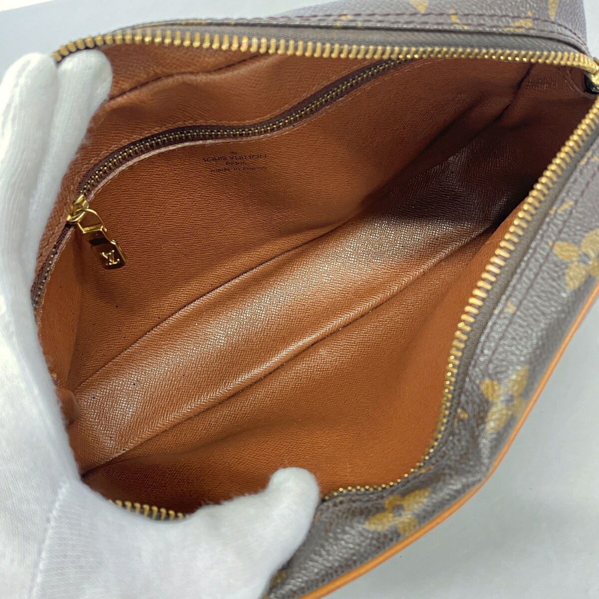 Louis Vuitton Brown Shoulder Bag (Pre-Owned)