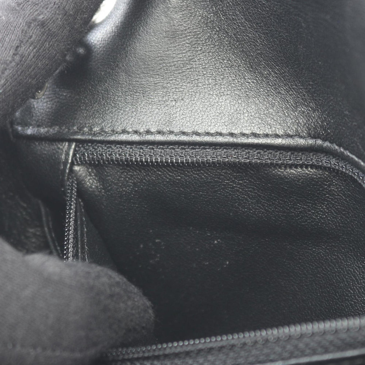 Chanel Black Leather Handbag Shoulder Bag (Pre-Owned)