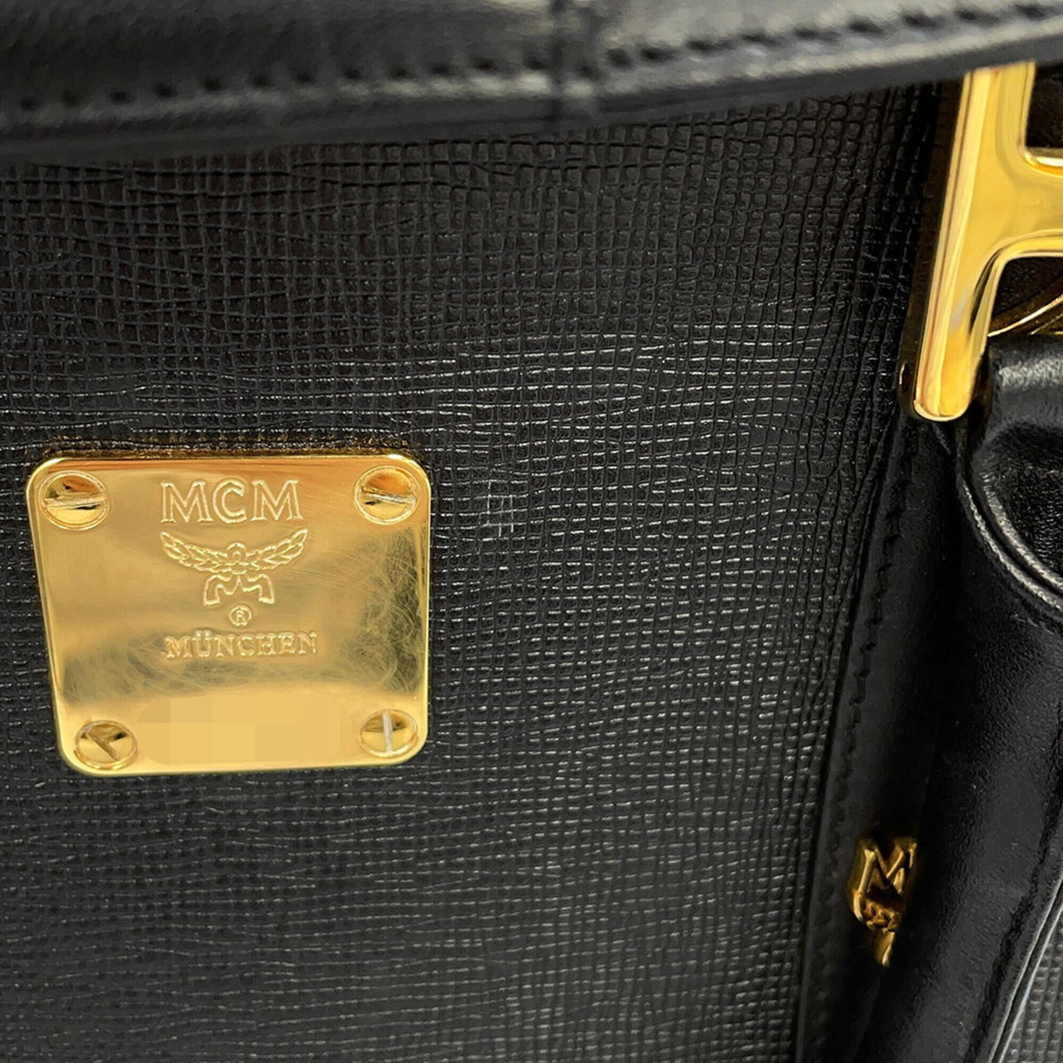 Mcm Black Leather Handbag (Pre-Owned)