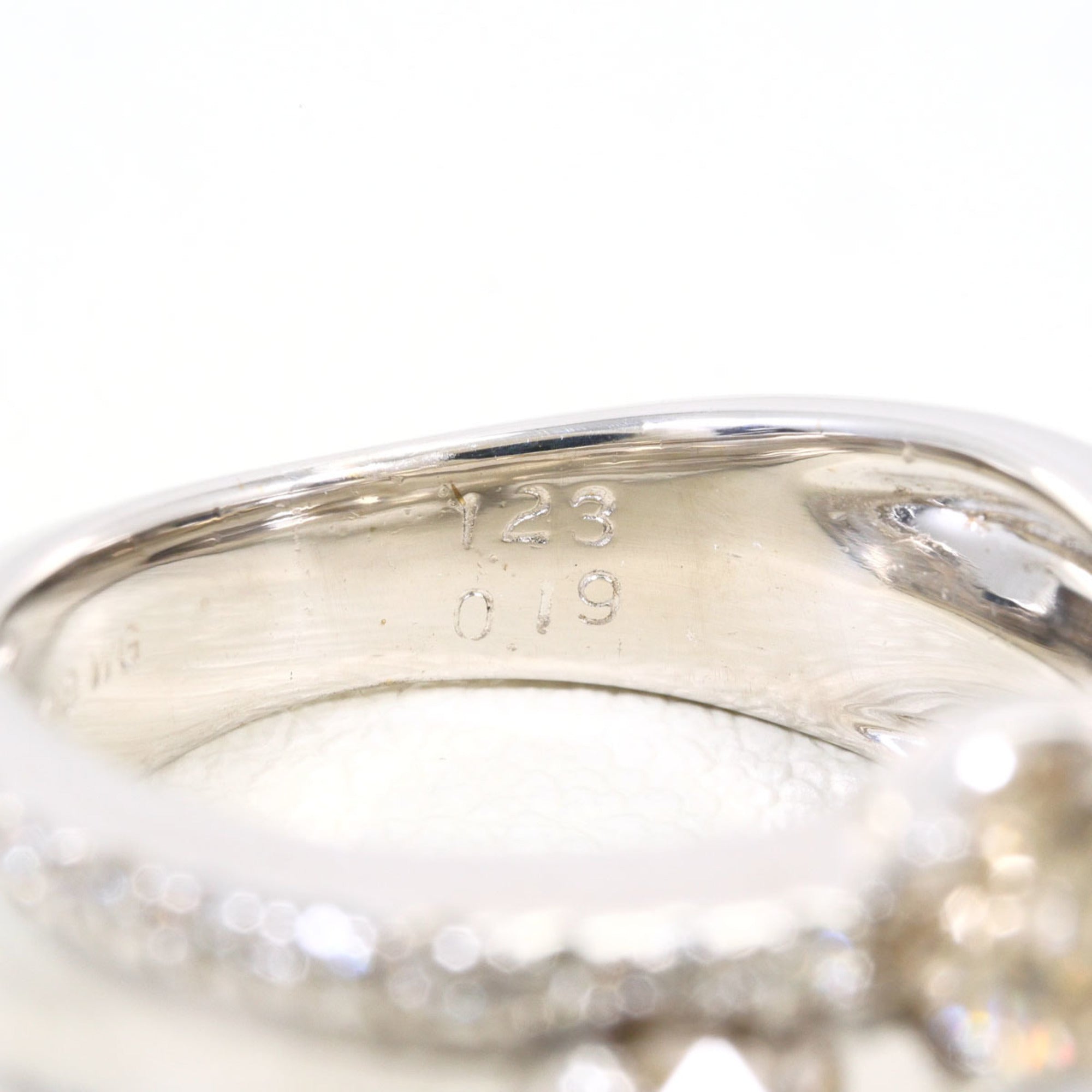 Unbranded White Gold White Gold (18K) Band Ring (Pre-Owned)