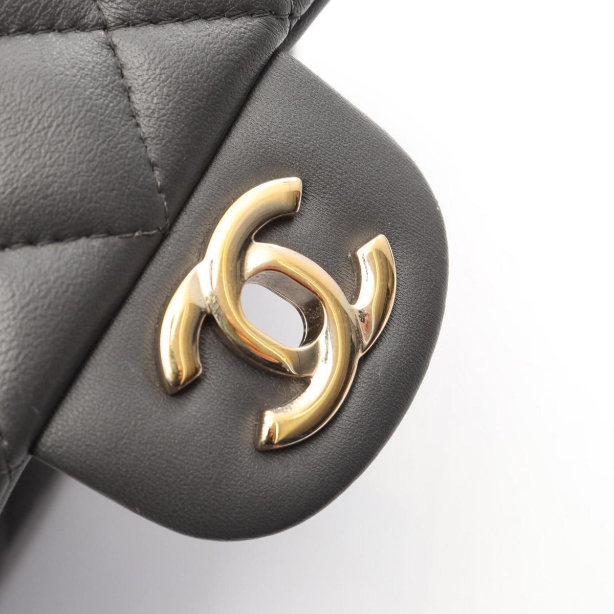 Chanel Gray Leather Handbag Shoulder Bag (Pre-Owned)