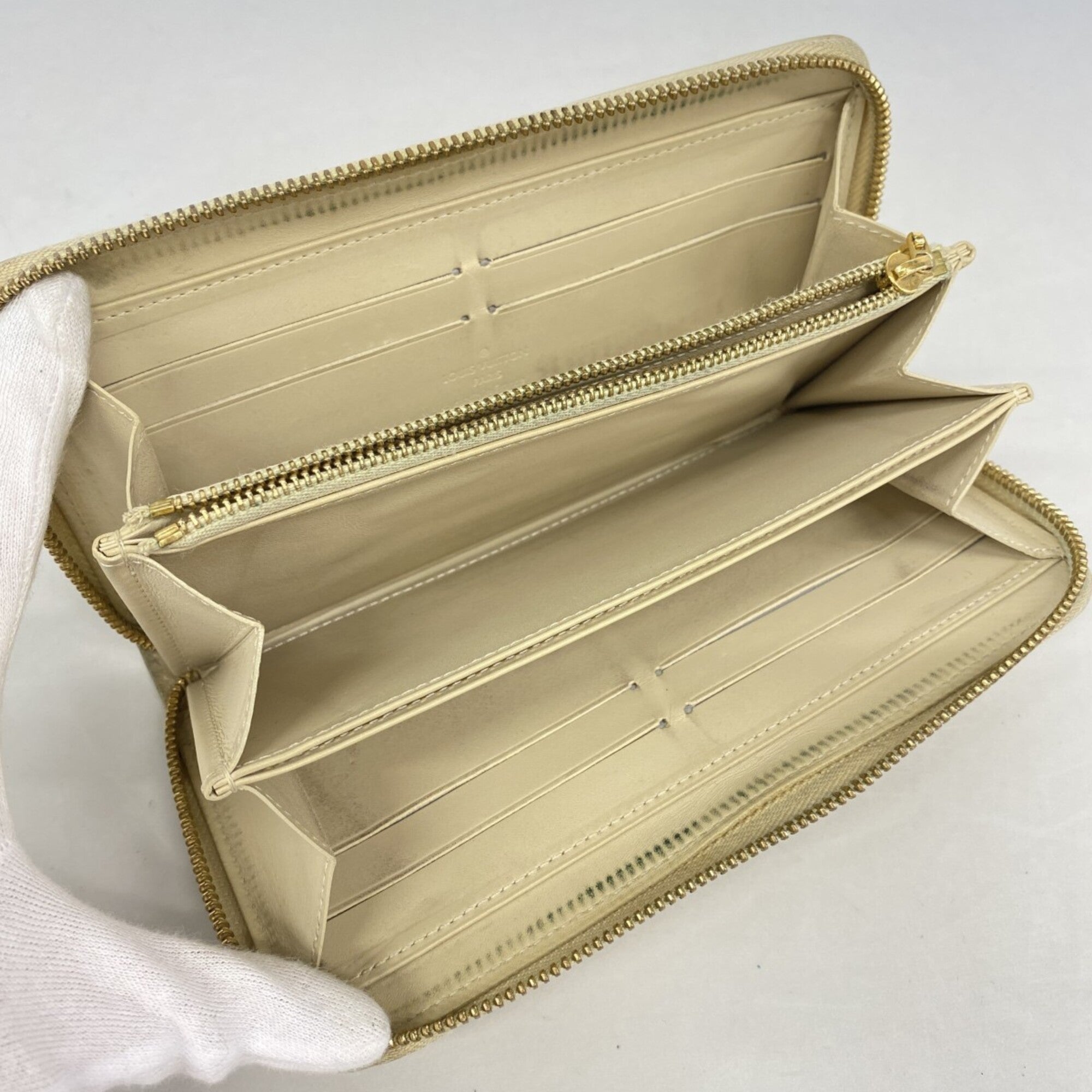 Louis Vuitton Blanc Corail Long Wallet (Bi-Fold) (Pre-Owned)