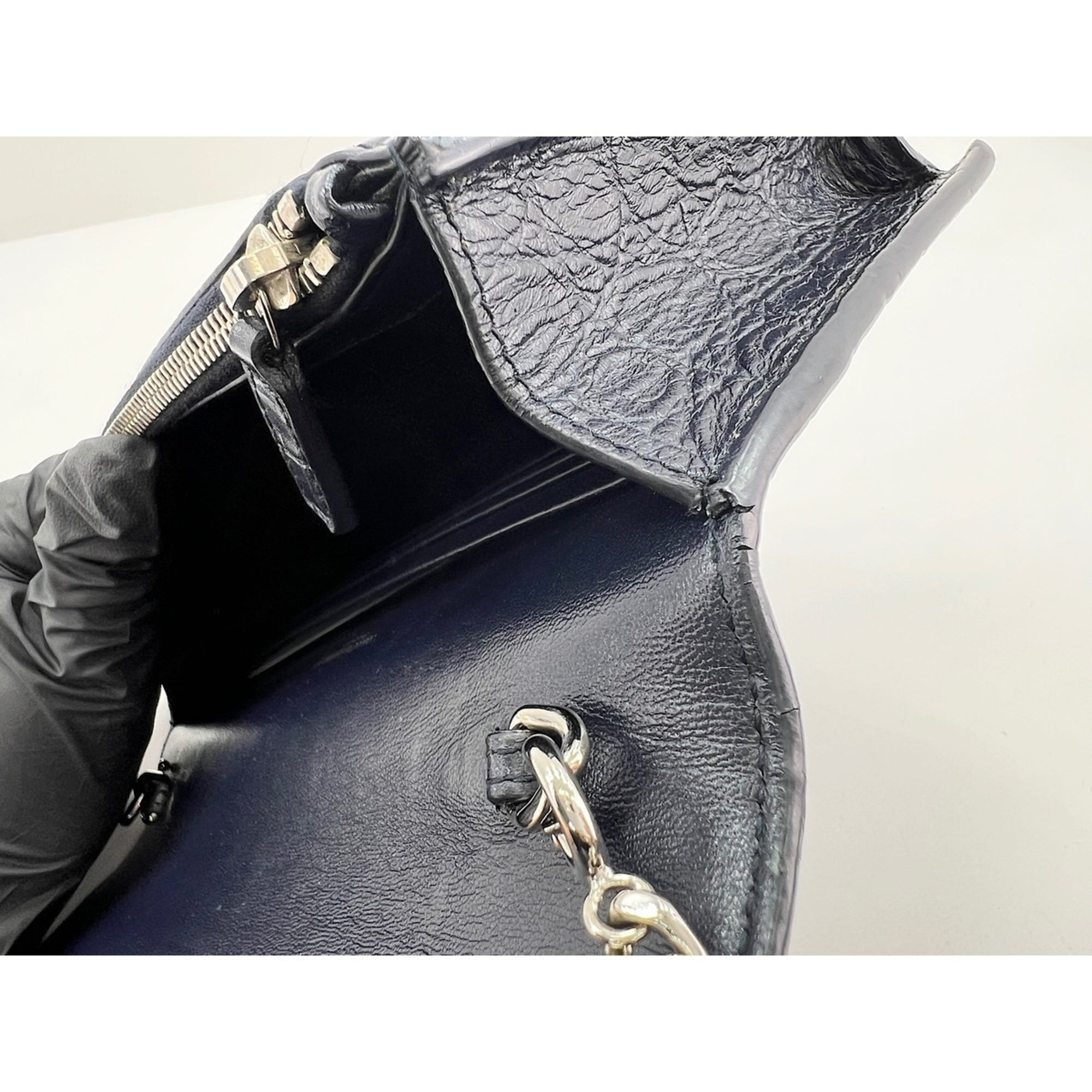 Yves Saint Laurent Navy Shoulder Bag (Pre-Owned)