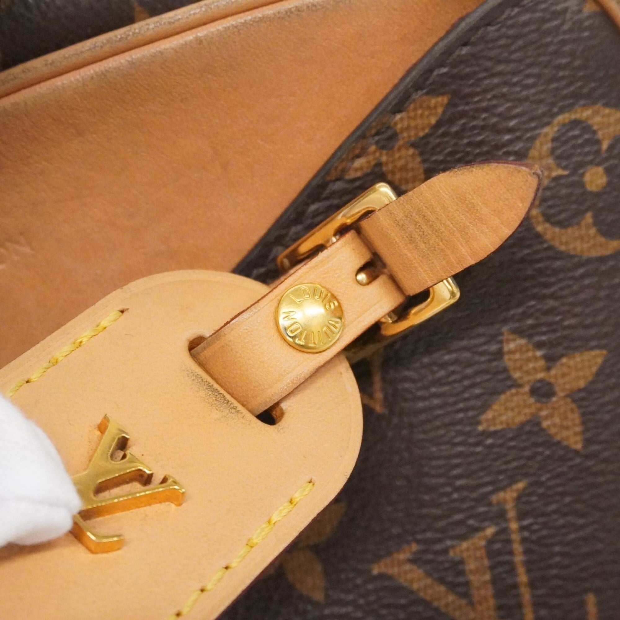 Louis Vuitton Brown Shoulder Bag (Pre-Owned)