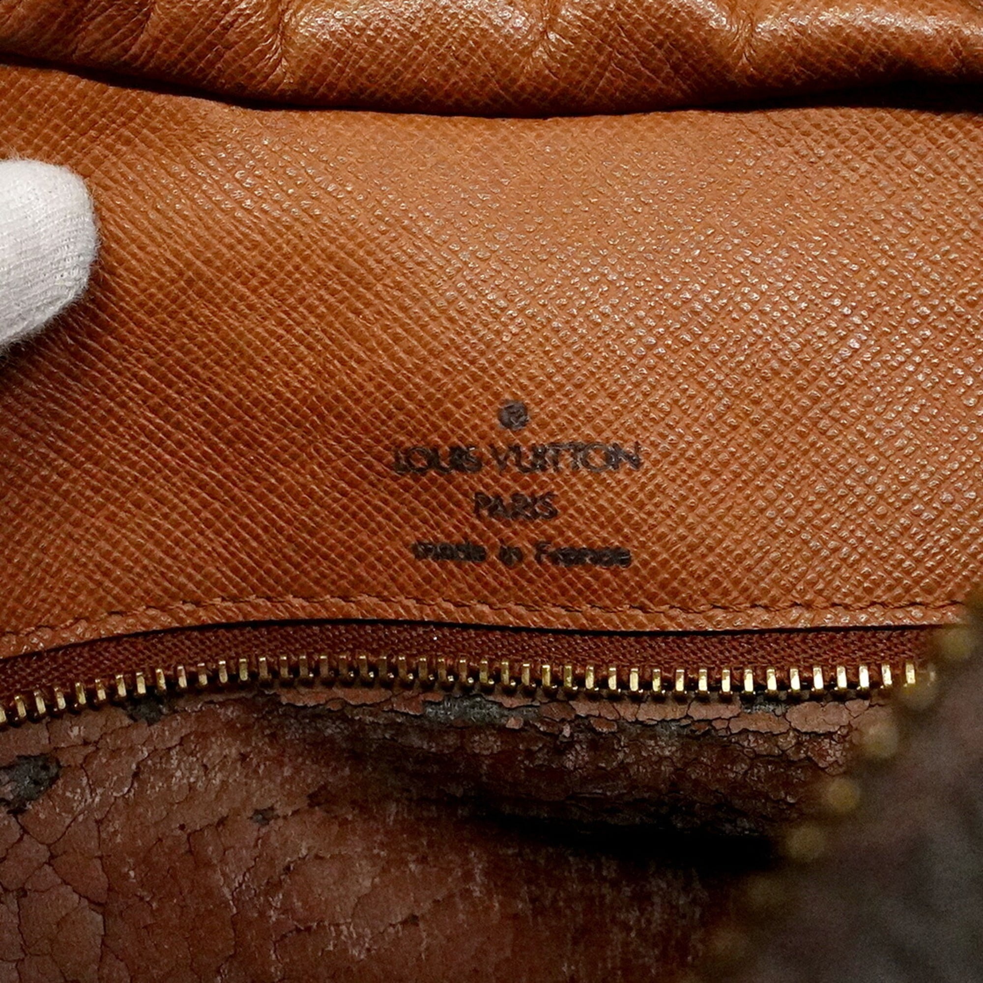 Louis Vuitton Brown Shoulder Bag (Pre-Owned)