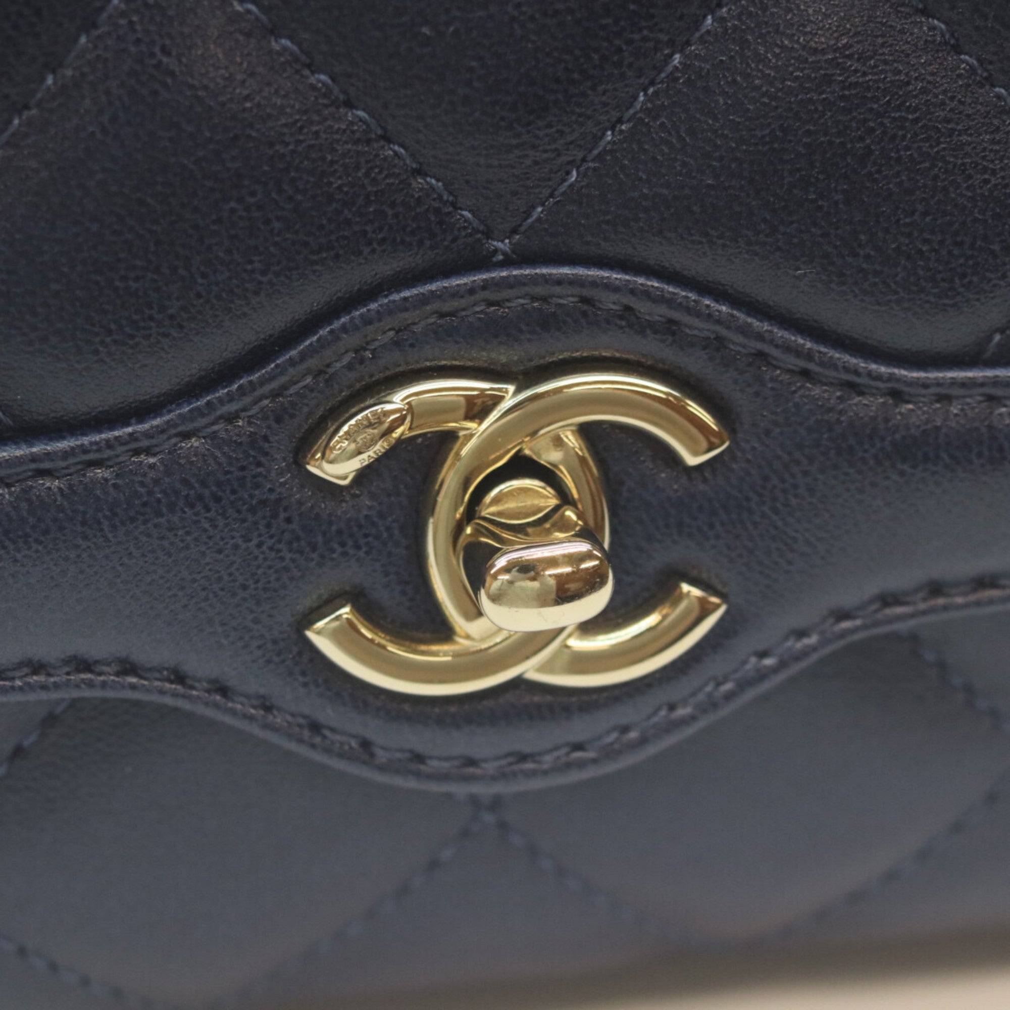Chanel Navy Leather Shoulder Bag (Pre-Owned)