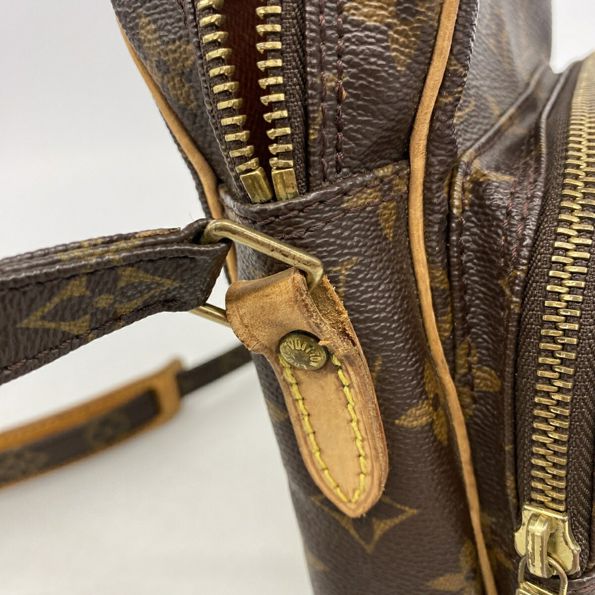 Louis Vuitton Brown Shoulder Bag (Pre-Owned)