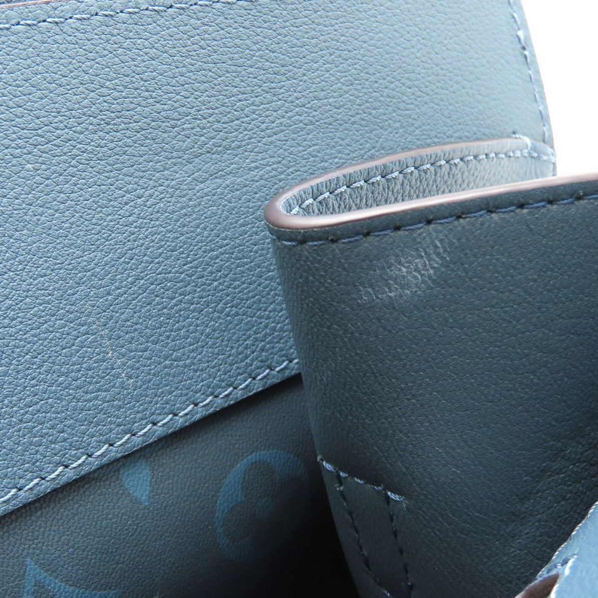 Louis Vuitton Blue Handbag (Pre-Owned)