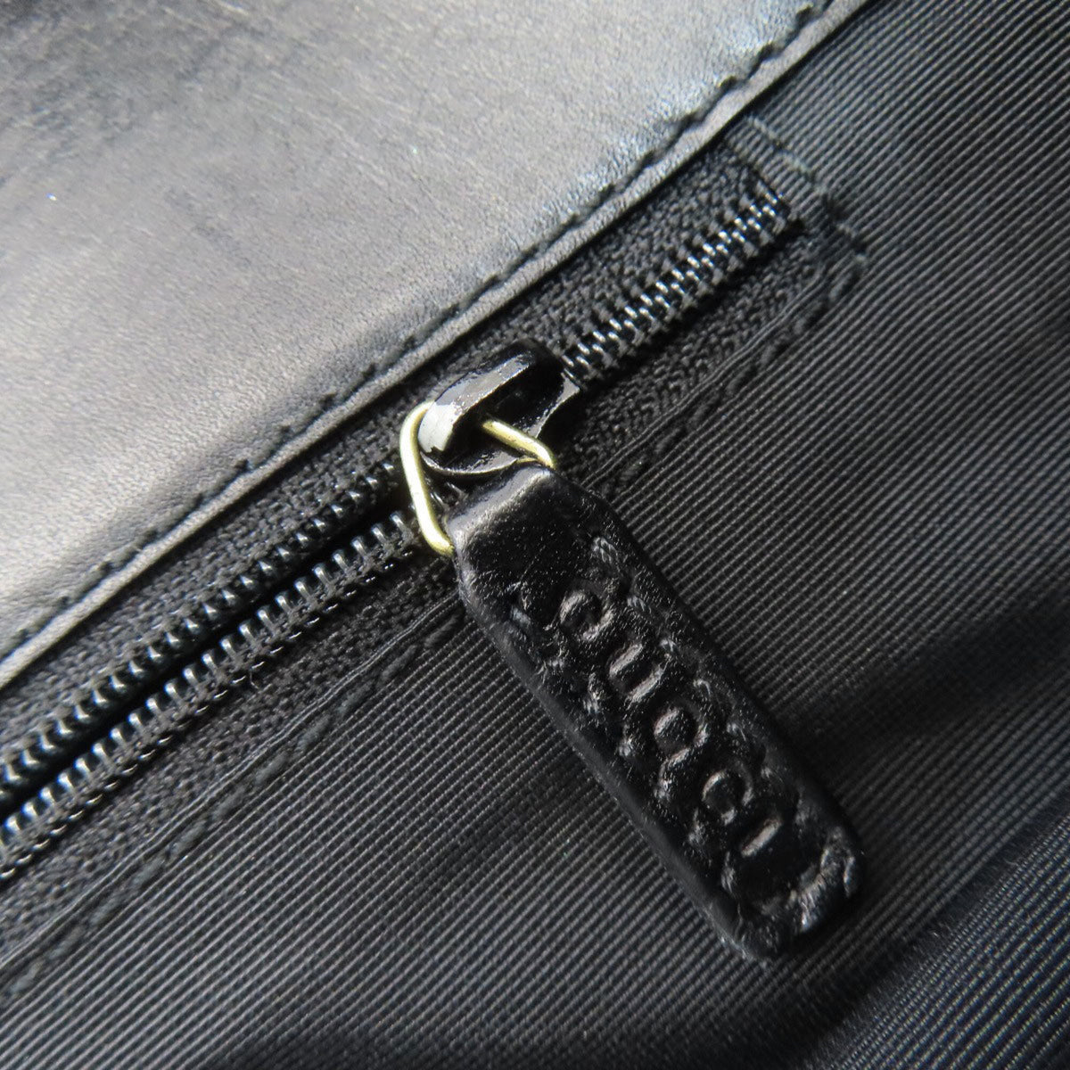 Gucci Black Canvas Shoulder Bag (Pre-Owned)
