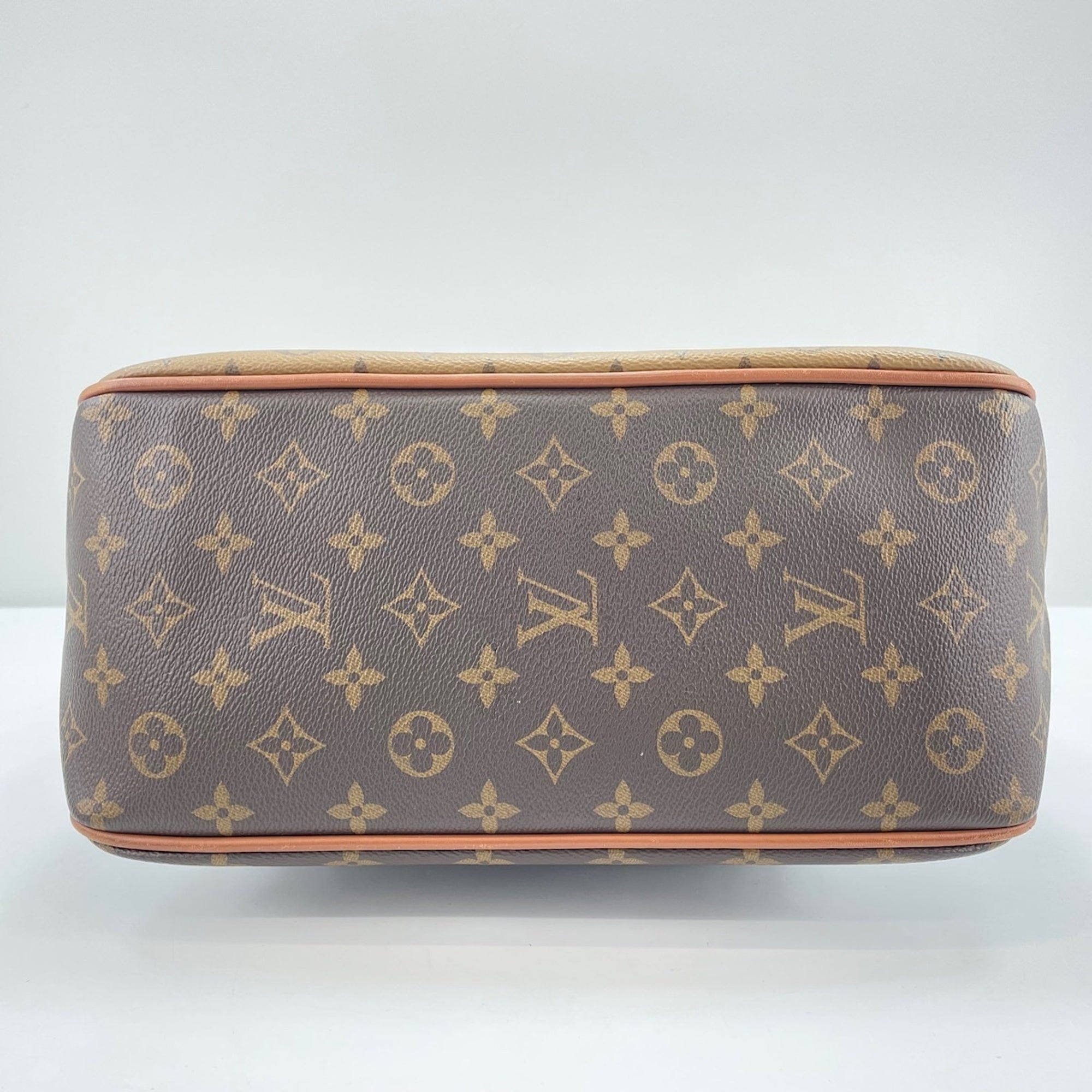Louis Vuitton Black Shoulder Bag (Pre-Owned)