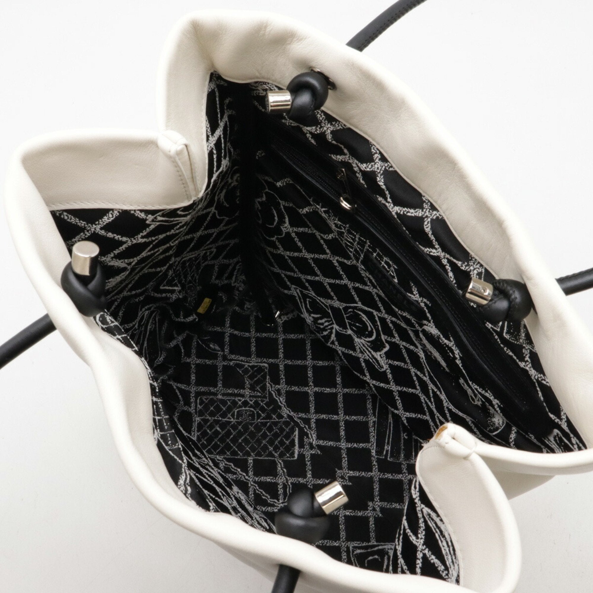 Chanel Black White Leather Shoulder Bag Tote Bag (Pre-Owned)