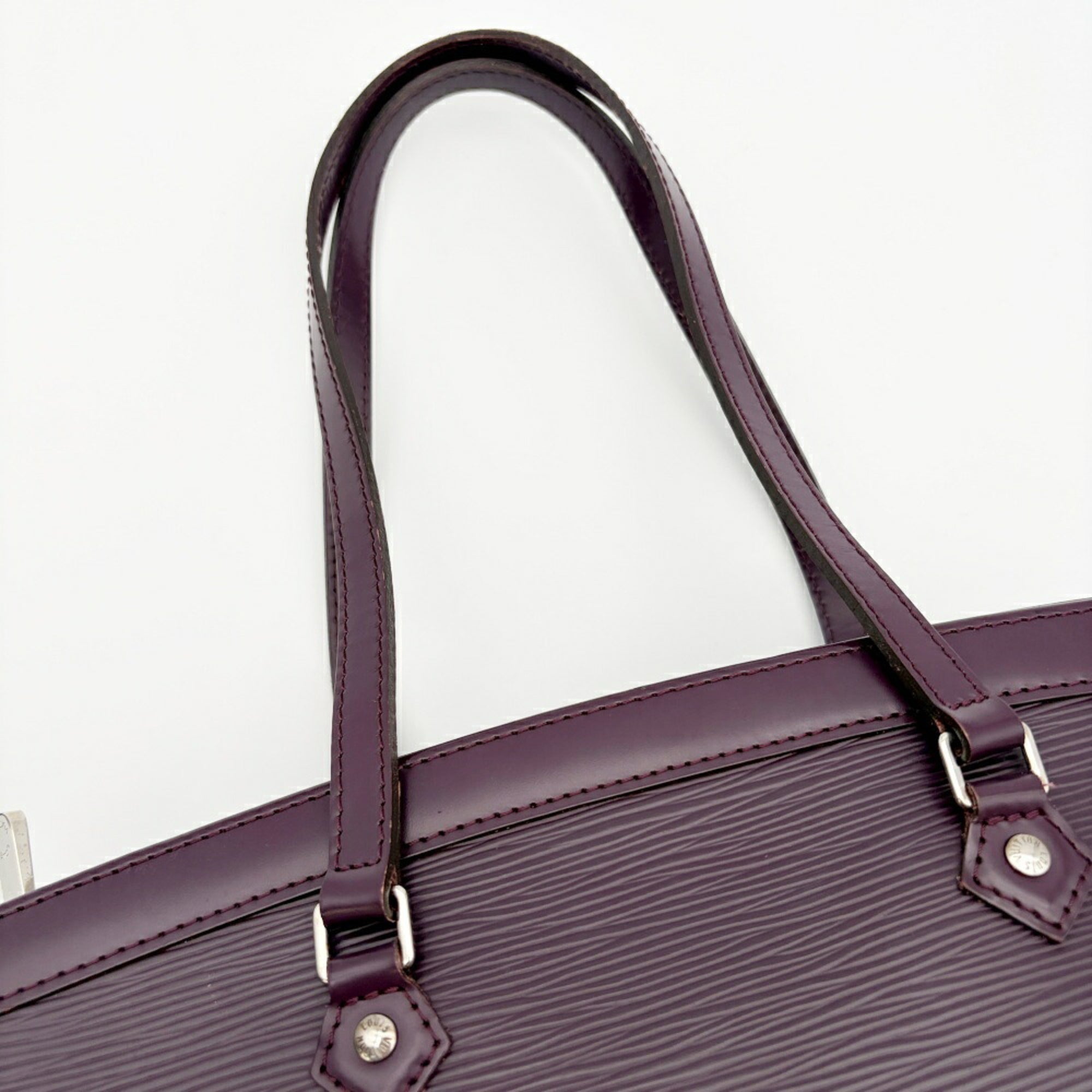 Louis Vuitton Cassis Purple Leather Shoulder Bag (Pre-Owned)