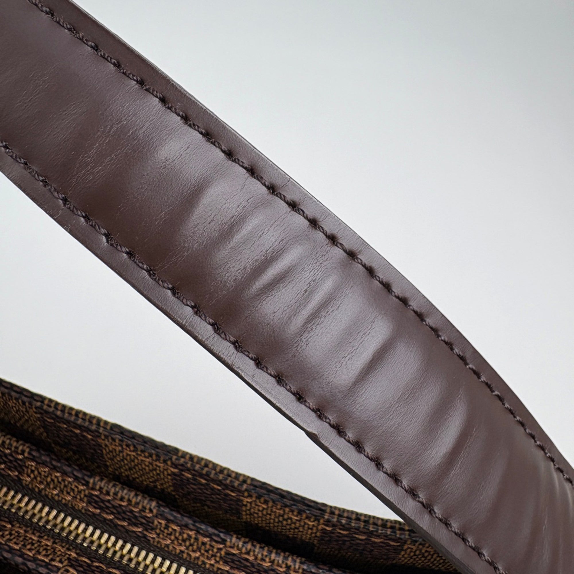 Louis Vuitton Brown Shoulder Bag (Pre-Owned)