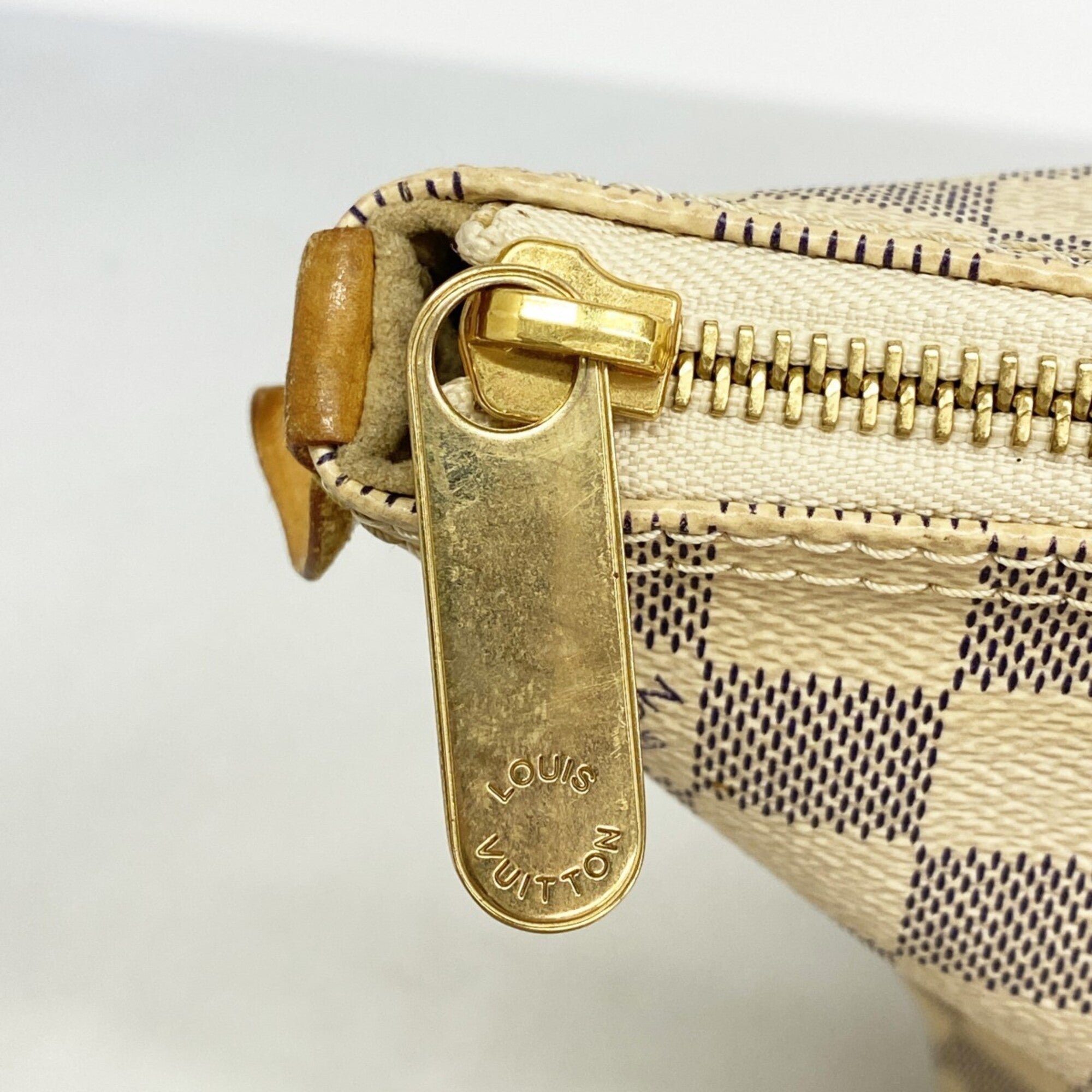 Louis Vuitton White Tote Bag (Pre-Owned)