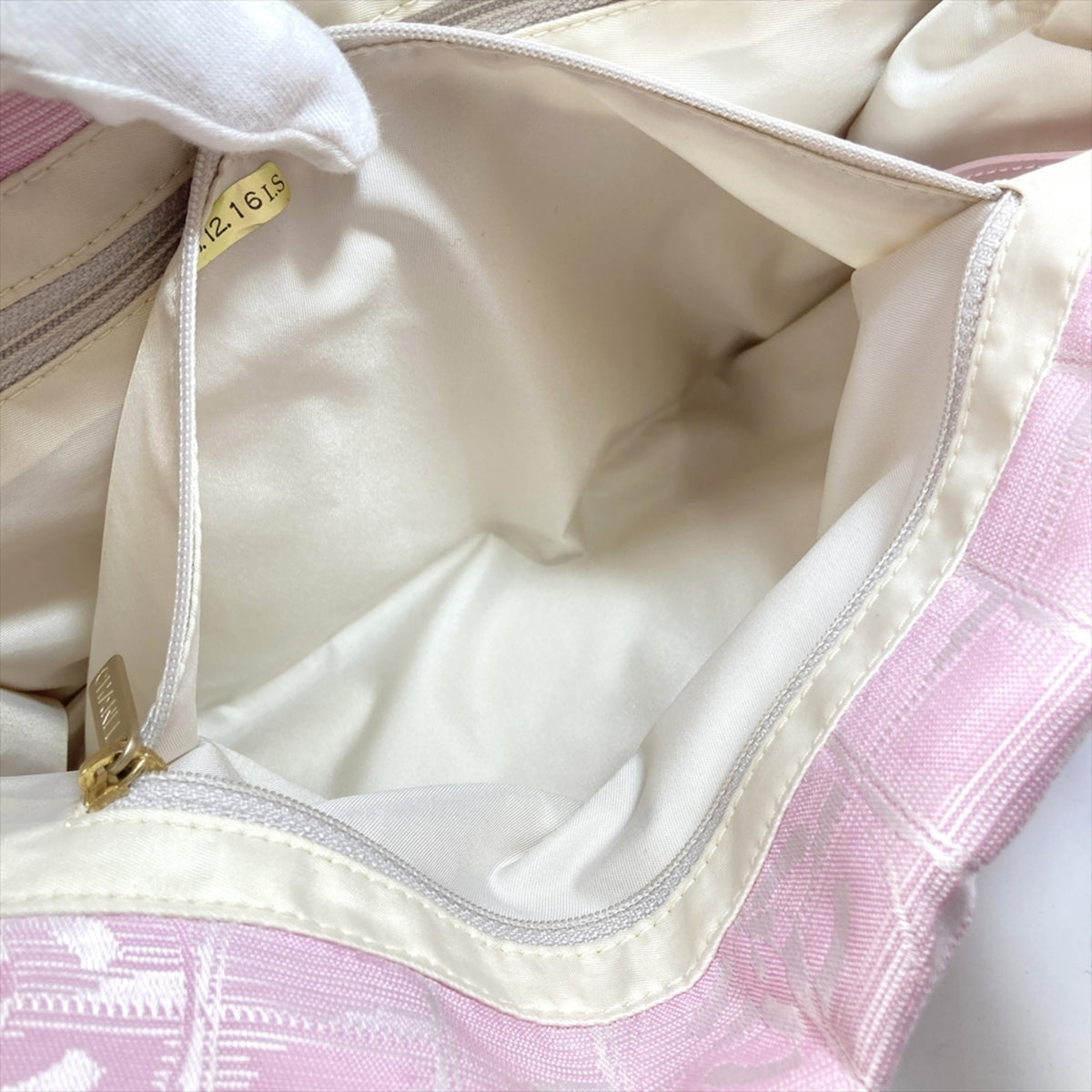 Chanel Pink Nylon Tote Bag (Pre-Owned)