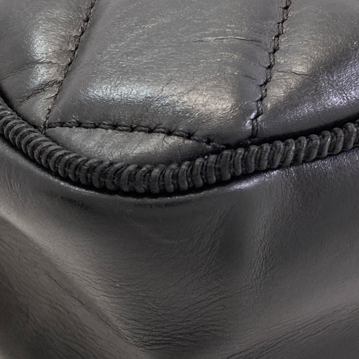 Chanel Black Leather Shoulder Bag (Pre-Owned)