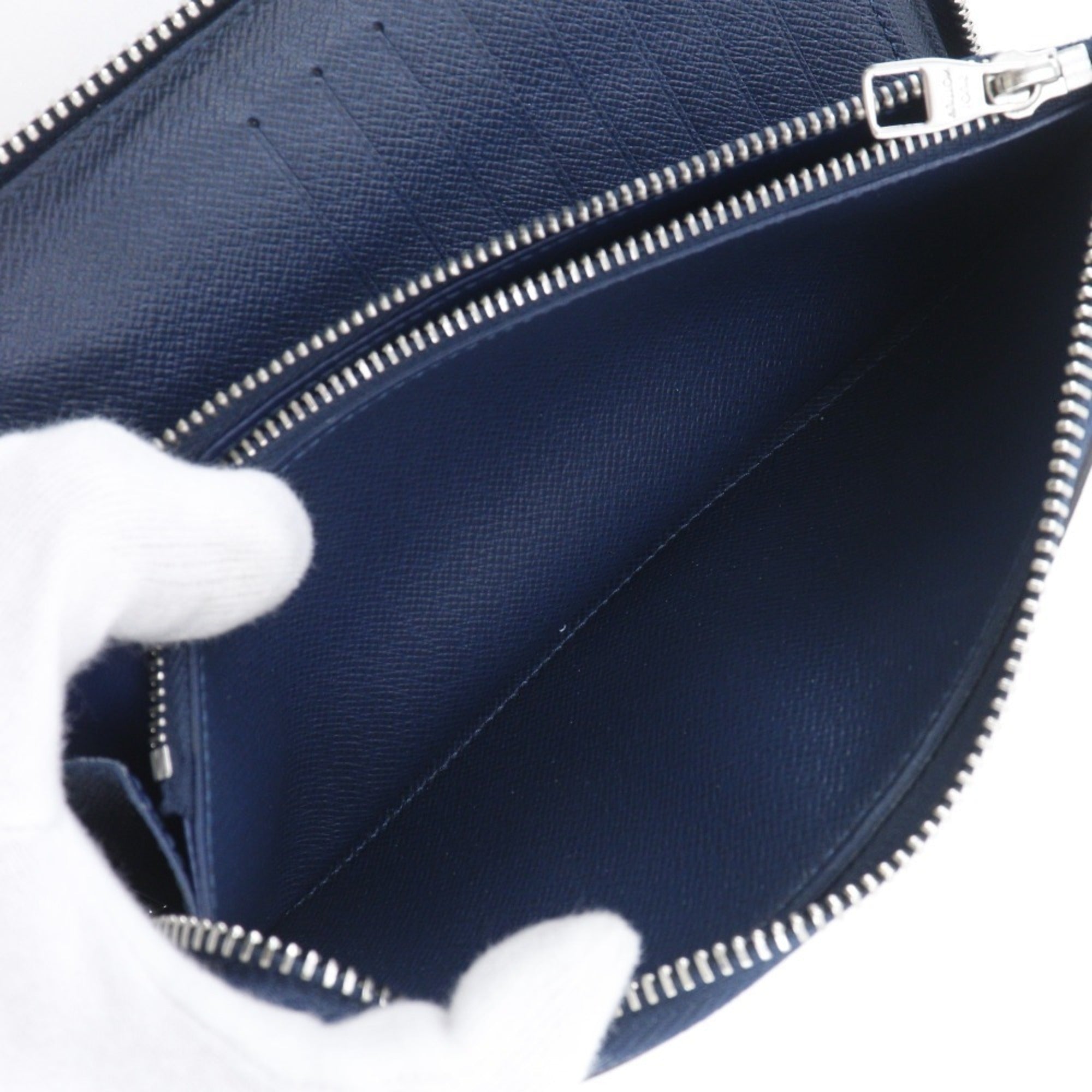 Louis Vuitton Taiga Navy Ocean Taiga Leather Long Wallet (Bi-Fold) (Pre-Owned)