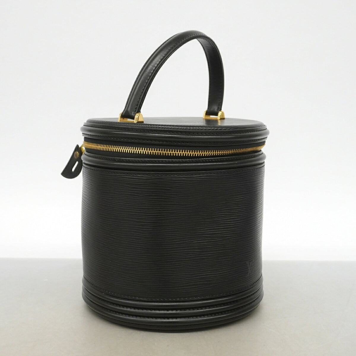 Louis Vuitton Noir Handbag (Pre-Owned)