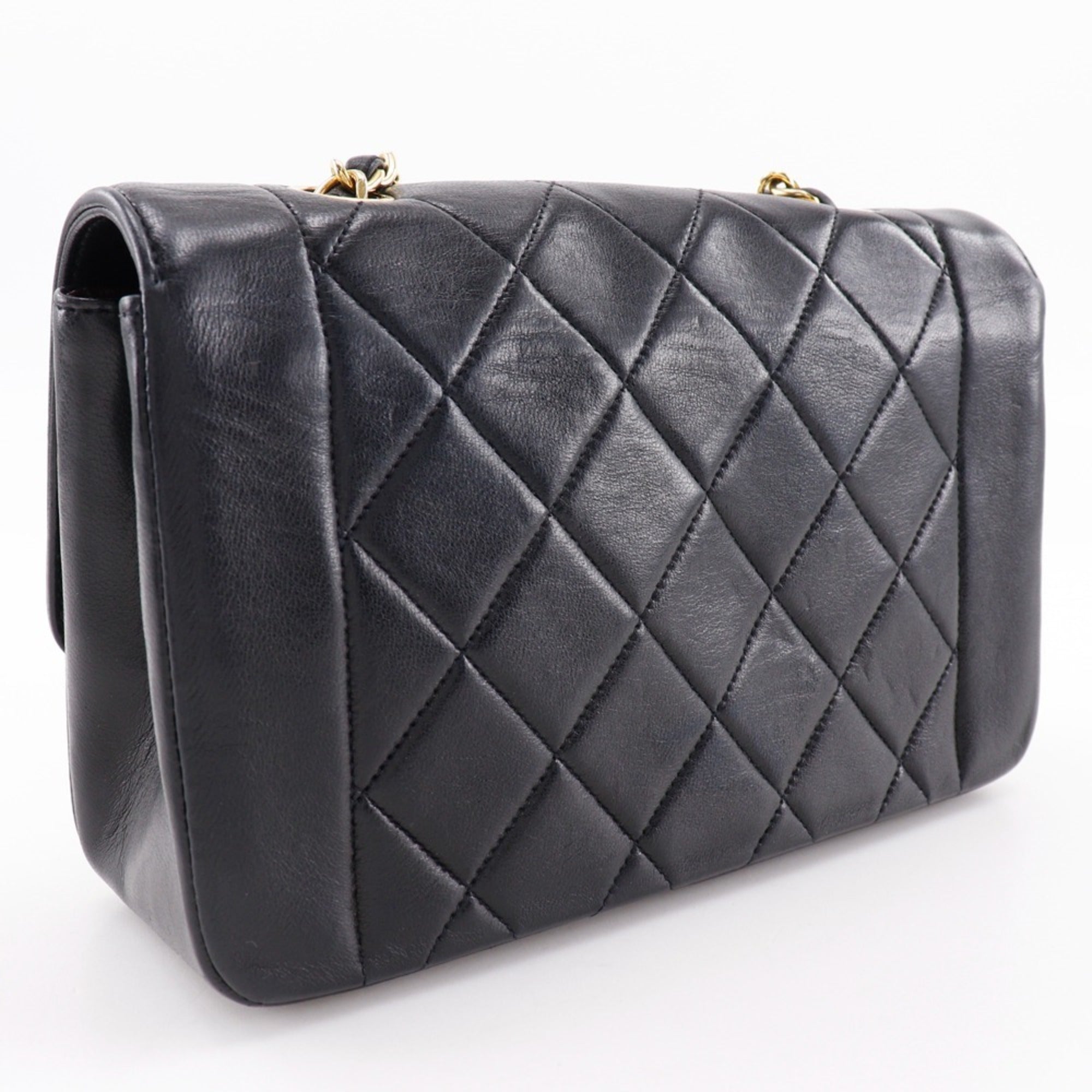 Chanel Matelasse Black Leather Shoulder Bag (Pre-Owned)
