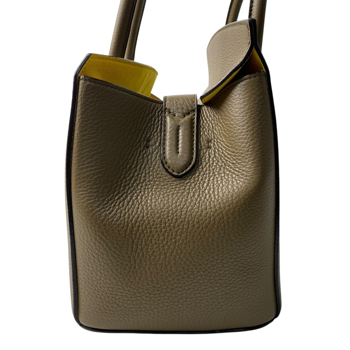 Bally Grayish Leather Handbag (Pre-Owned)