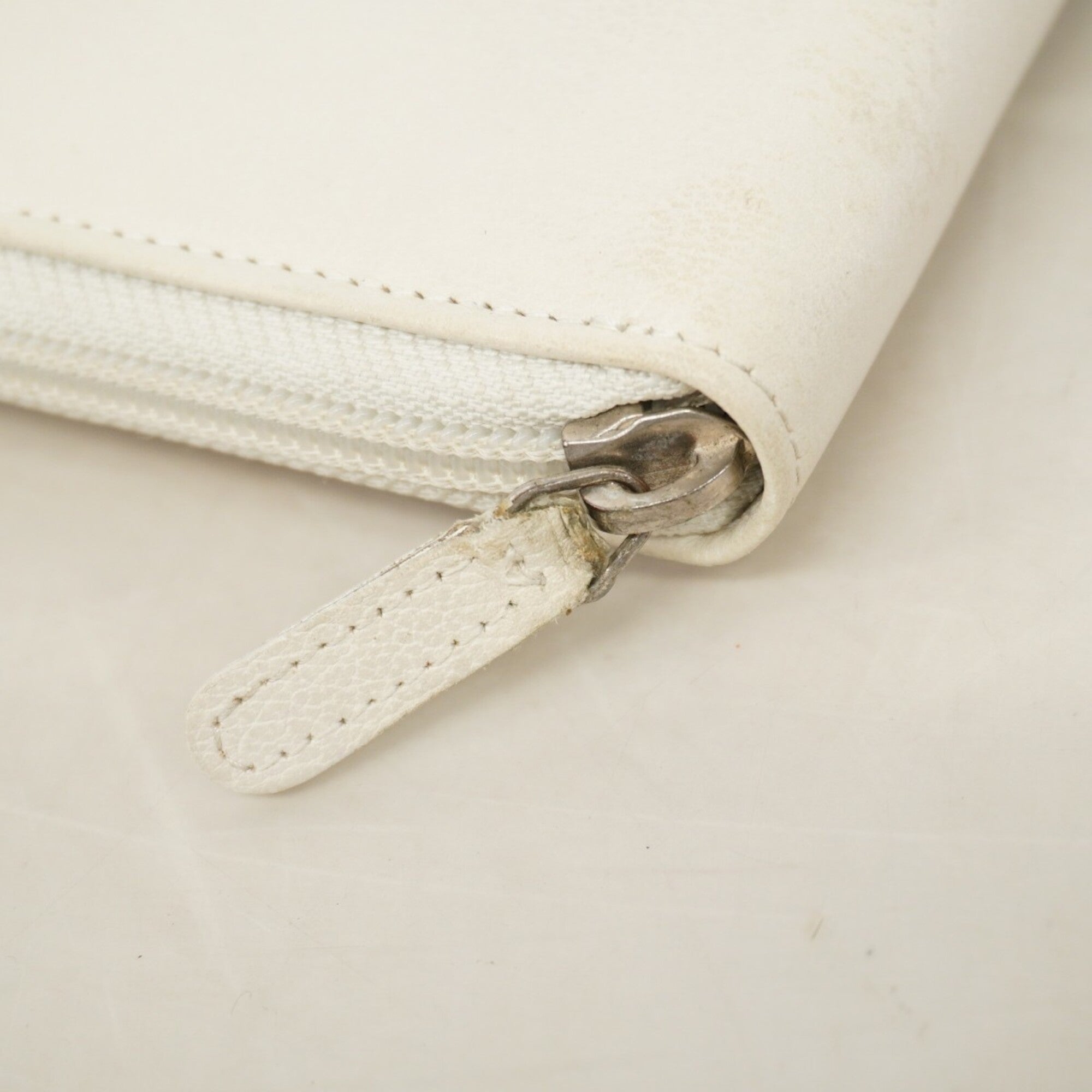 Chanel Ivory Leather Long Wallet (Bi-Fold) (Pre-Owned)