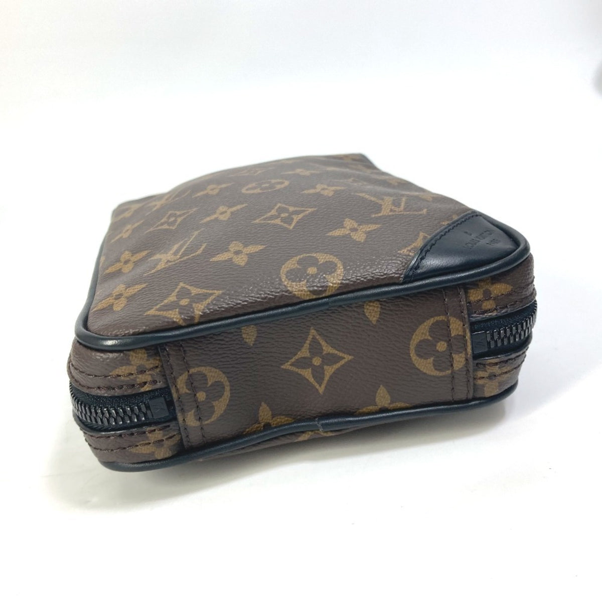 Louis Vuitton Brown Monogram Shoulder Bag (Pre-Owned)
