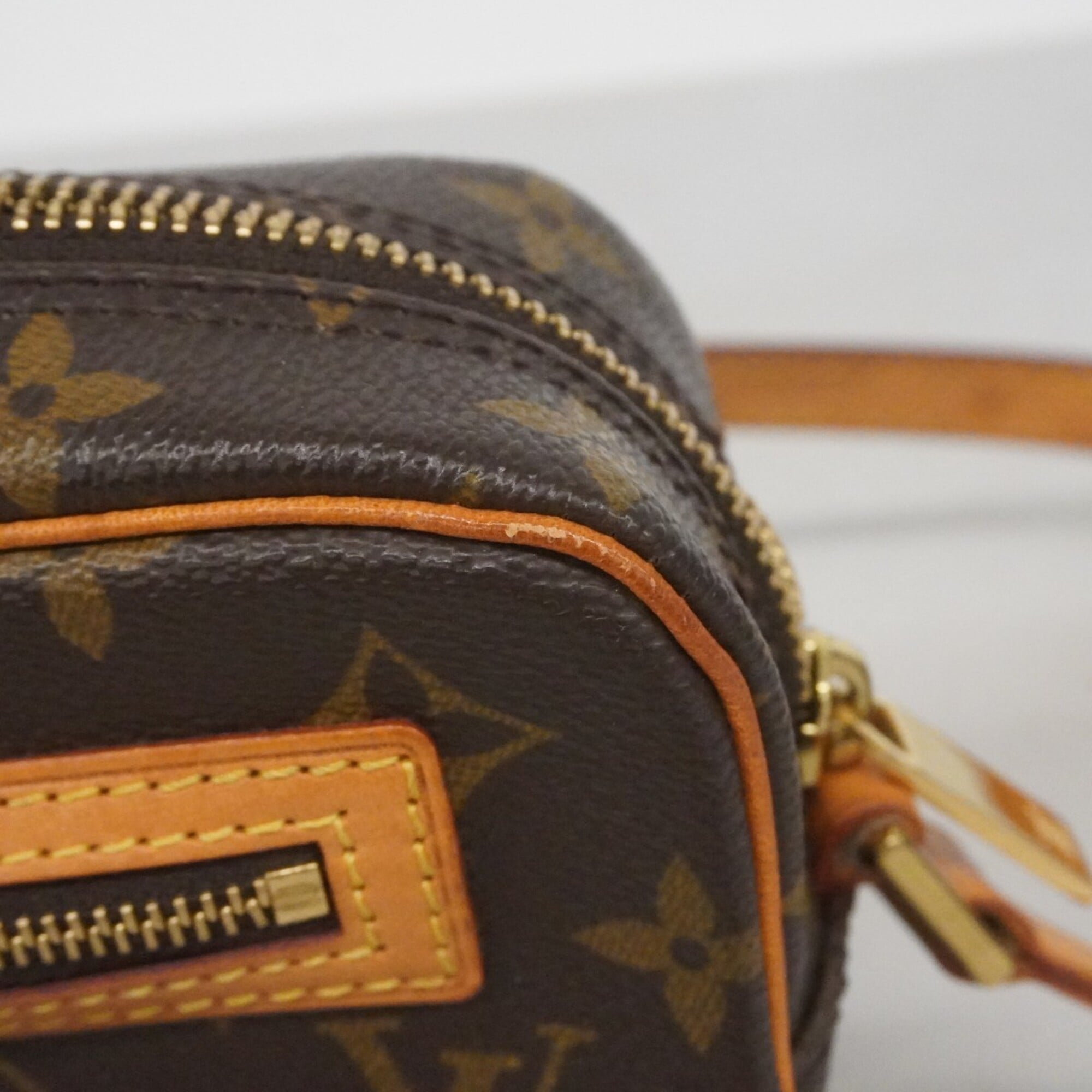 Louis Vuitton Brown Shoulder Bag (Pre-Owned)