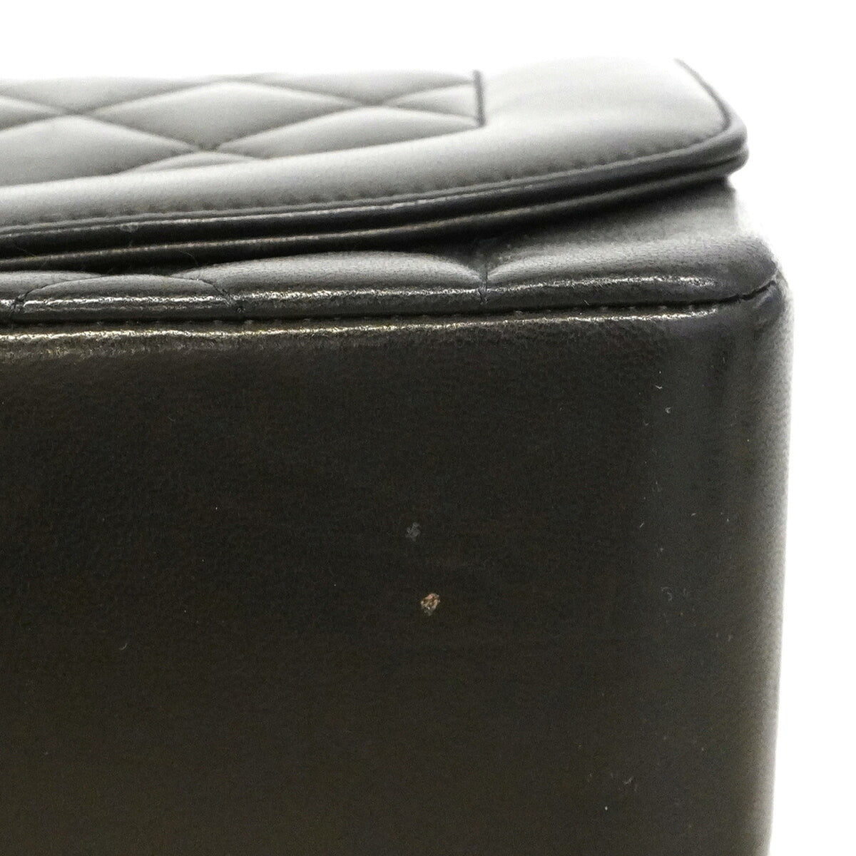 Chanel Black Leather Shoulder Bag (Pre-Owned)