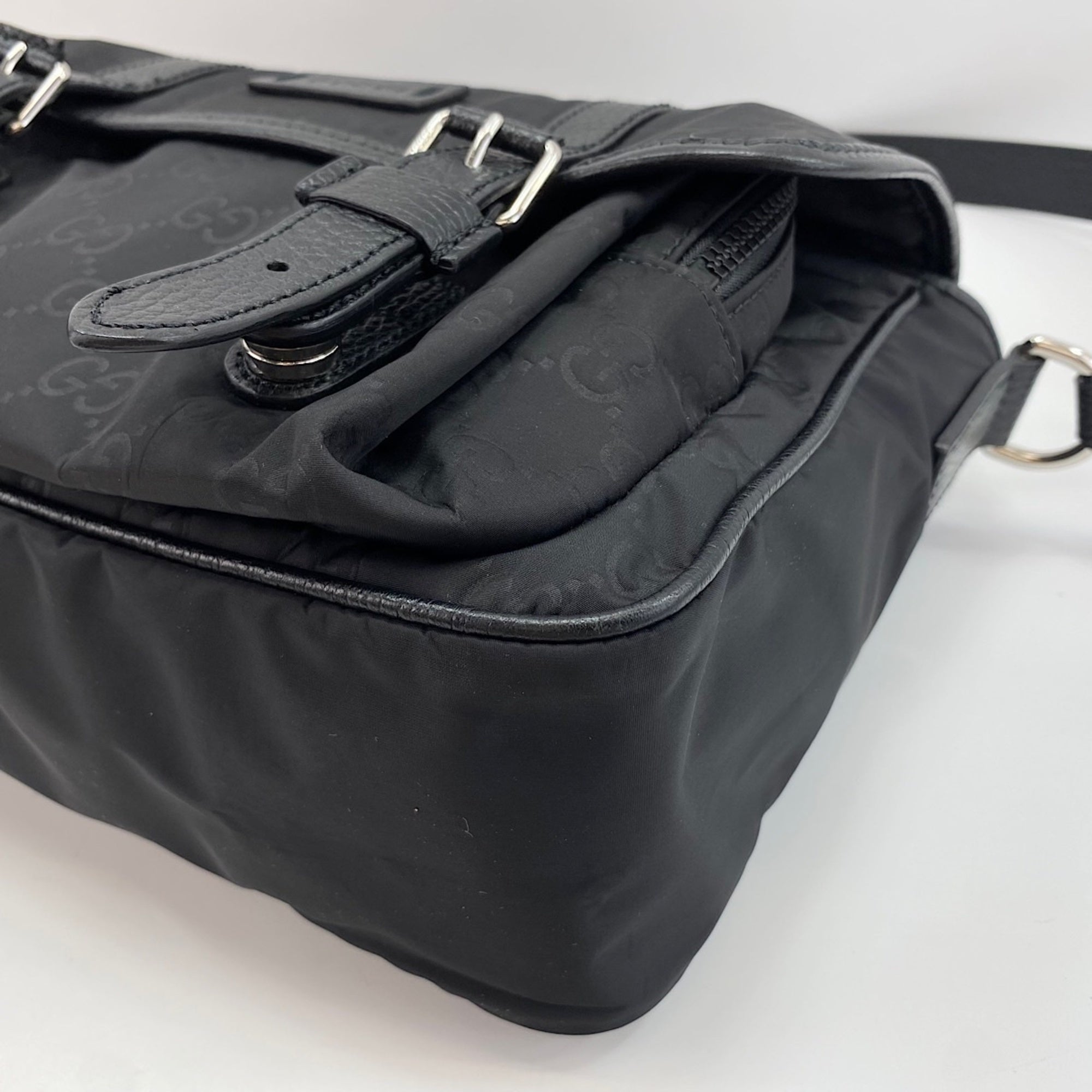 Gucci Black Shoulder Bag (Pre-Owned)