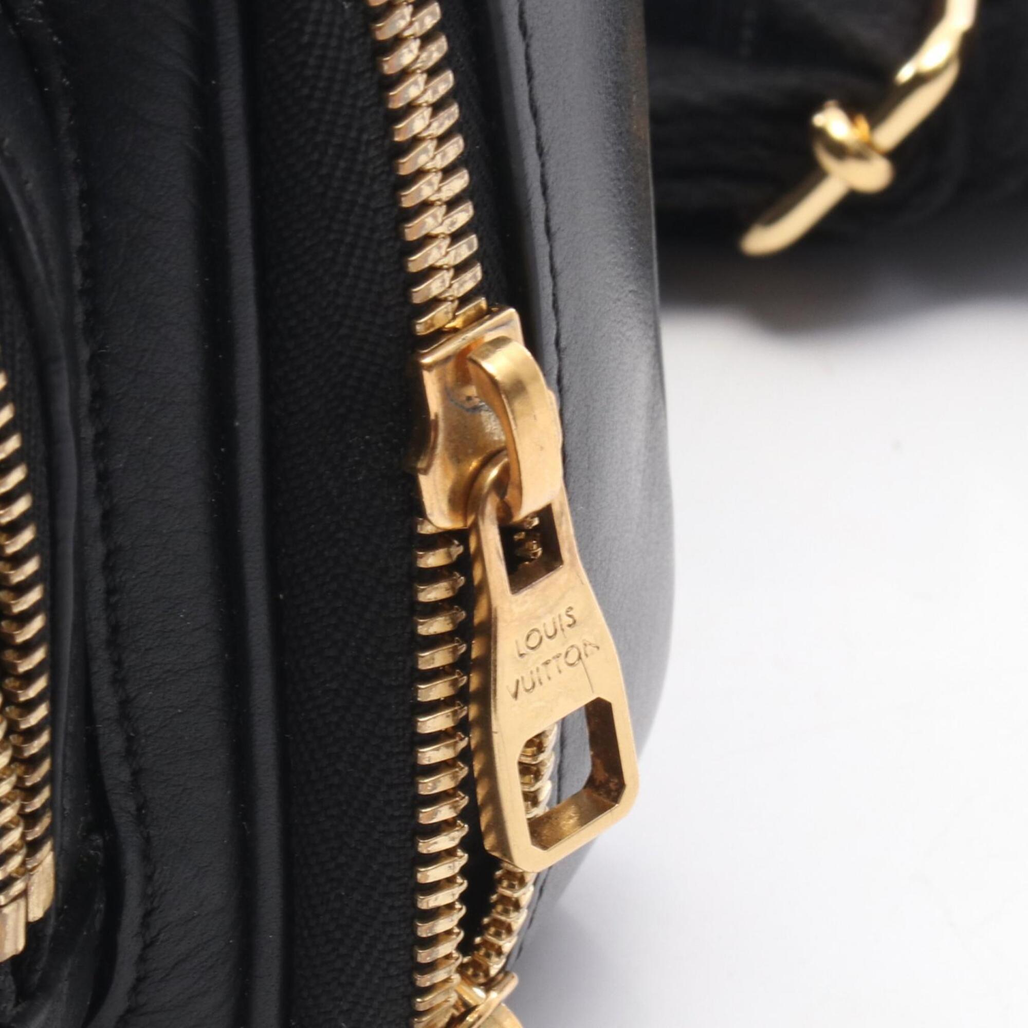 Louis Vuitton Black Leather Handbag Pouch Shoulder Bag (Pre-Owned)