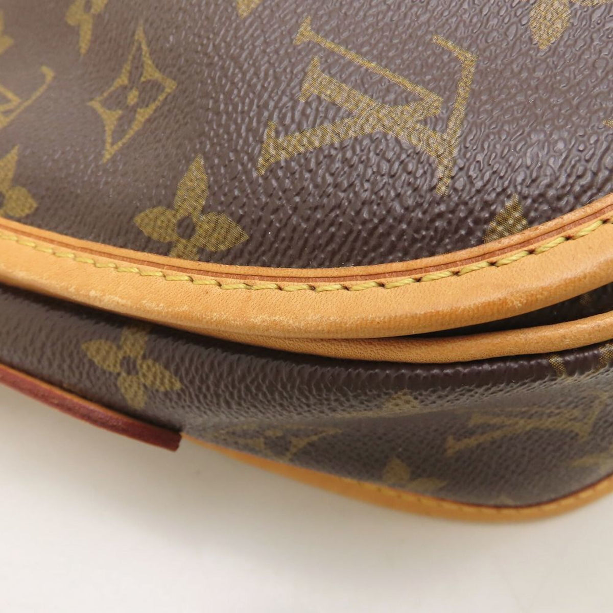 Louis Vuitton Brown Monogram Monogram Shoulder Bag (Pre-Owned)