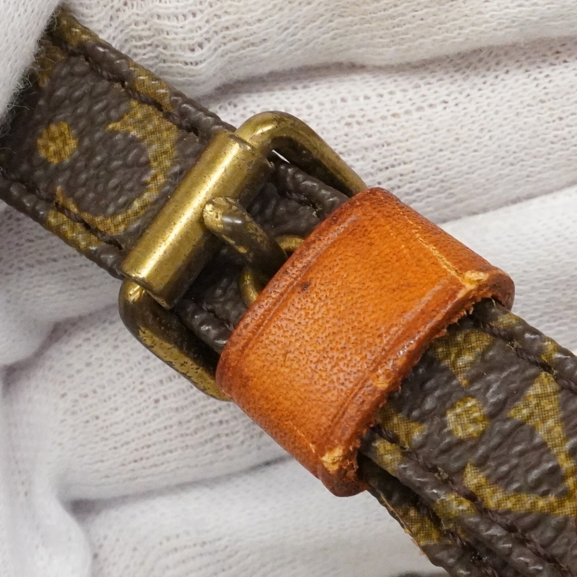 Louis Vuitton Brown Shoulder Bag (Pre-Owned)