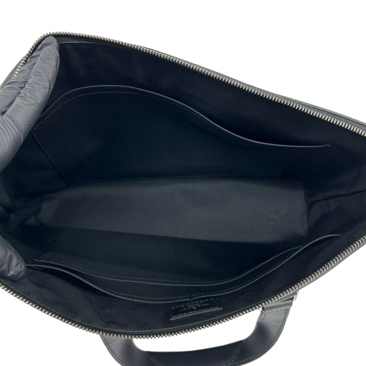 Louis Vuitton Black Leather Shoulder Bag (Pre-Owned)