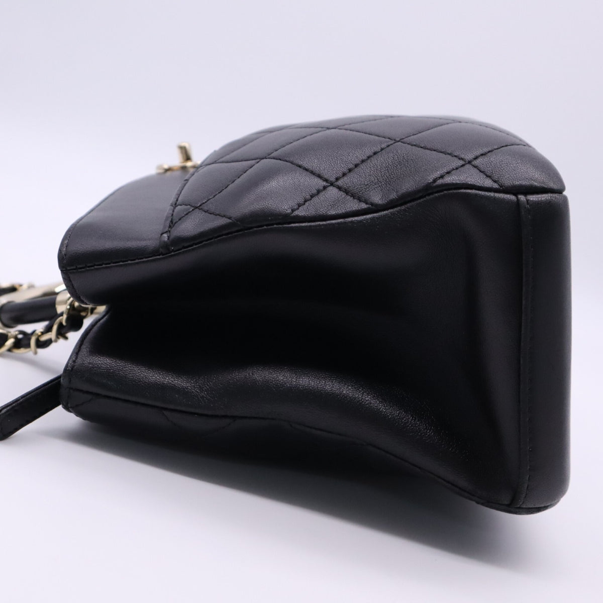 Chanel Matelasse Black Leather Handbag (Pre-Owned)