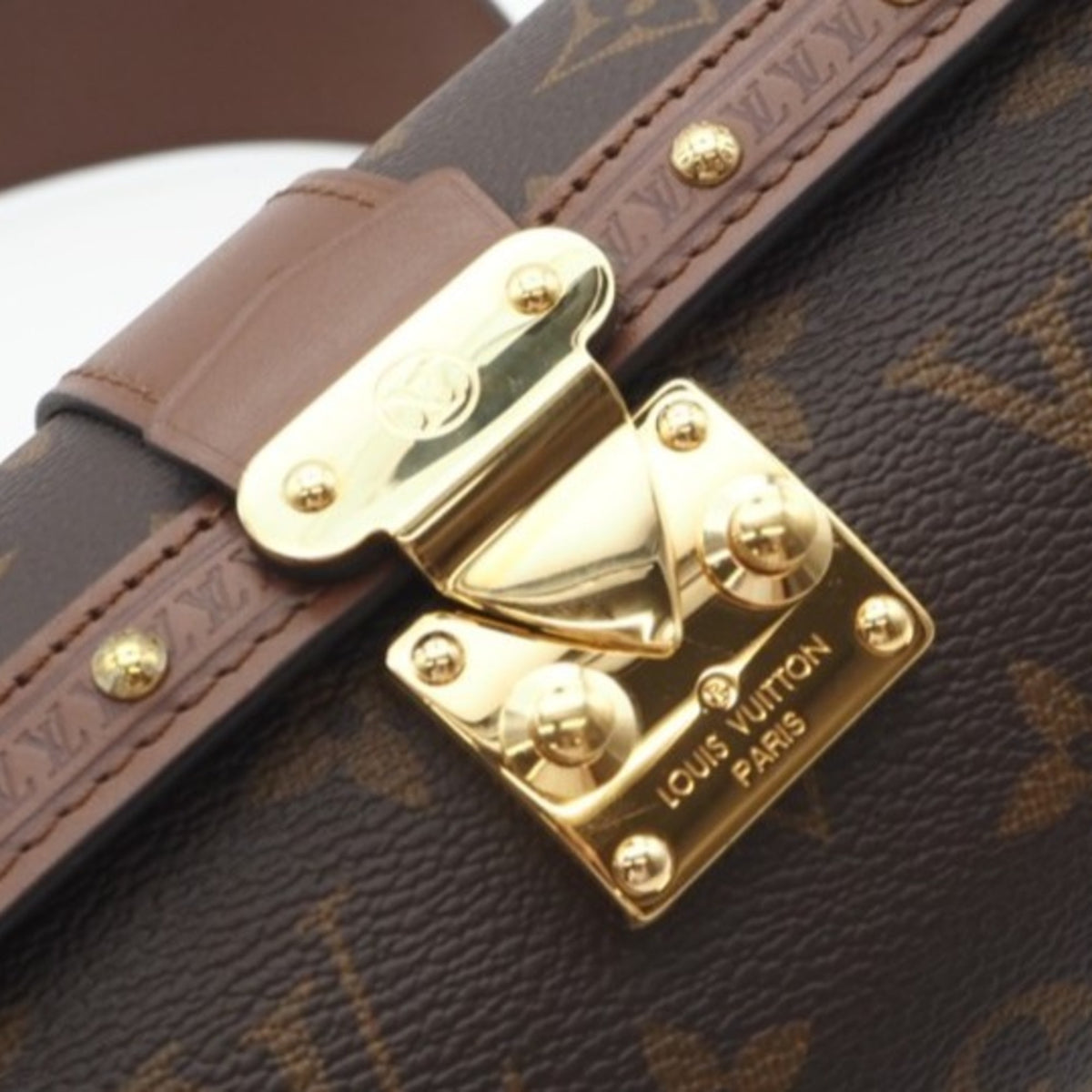 Louis Vuitton Brown Monogram Monogram Shoulder Bag (Pre-Owned)