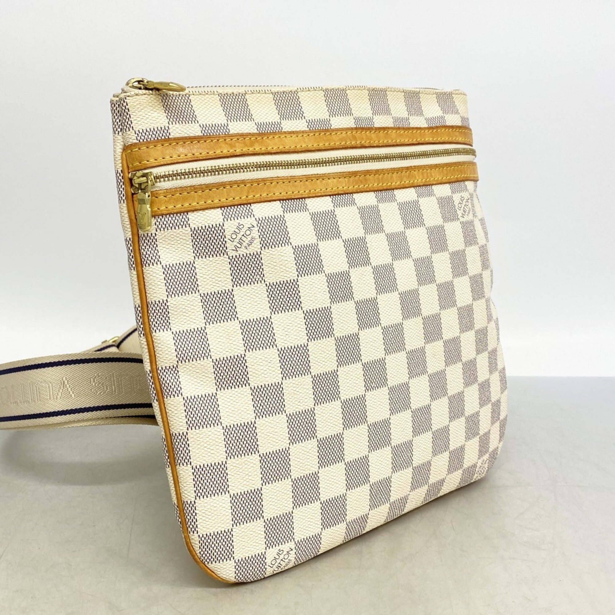 Louis Vuitton White Shoulder Bag (Pre-Owned)